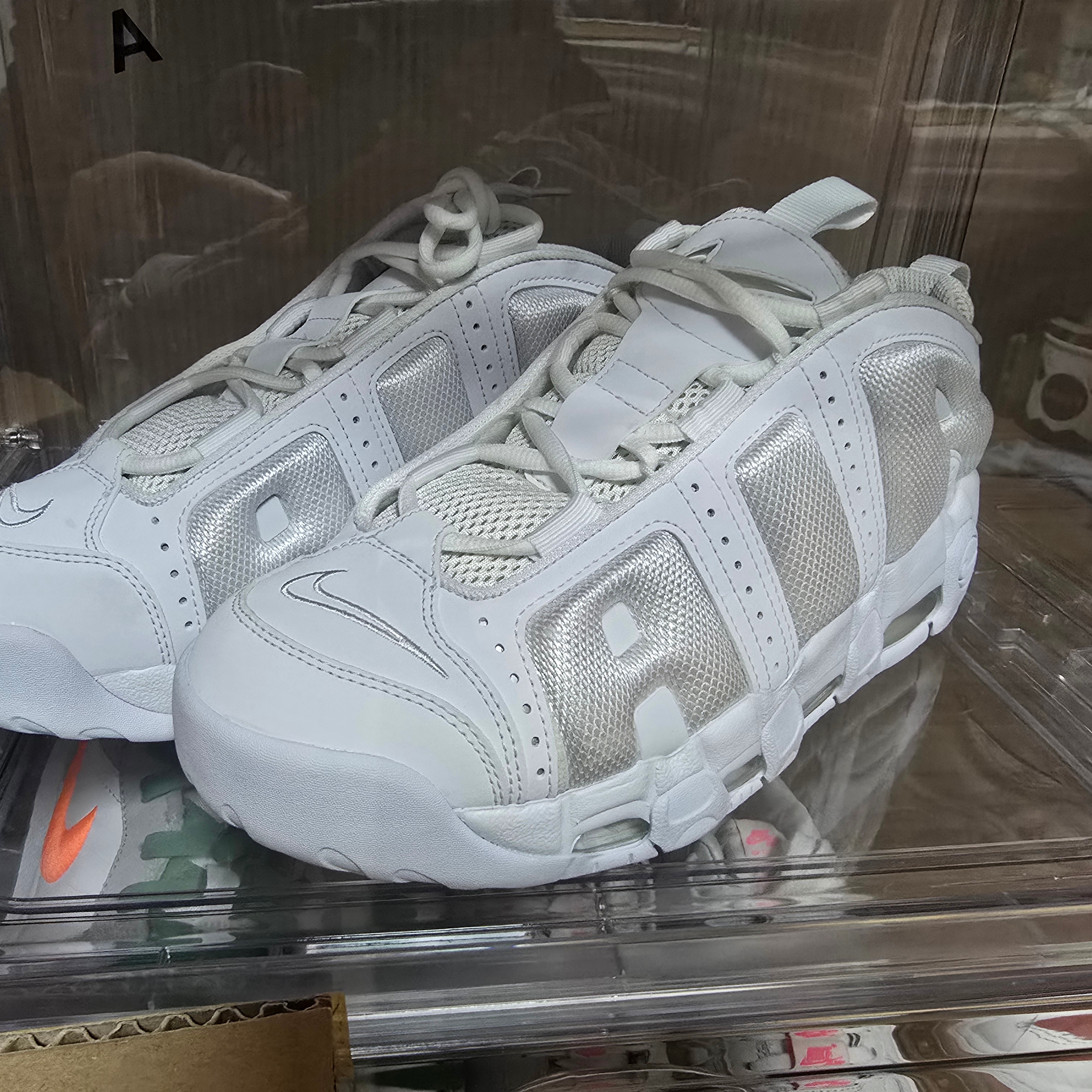 Nike Air More Uptempo Low White 착용 스타일 - 1