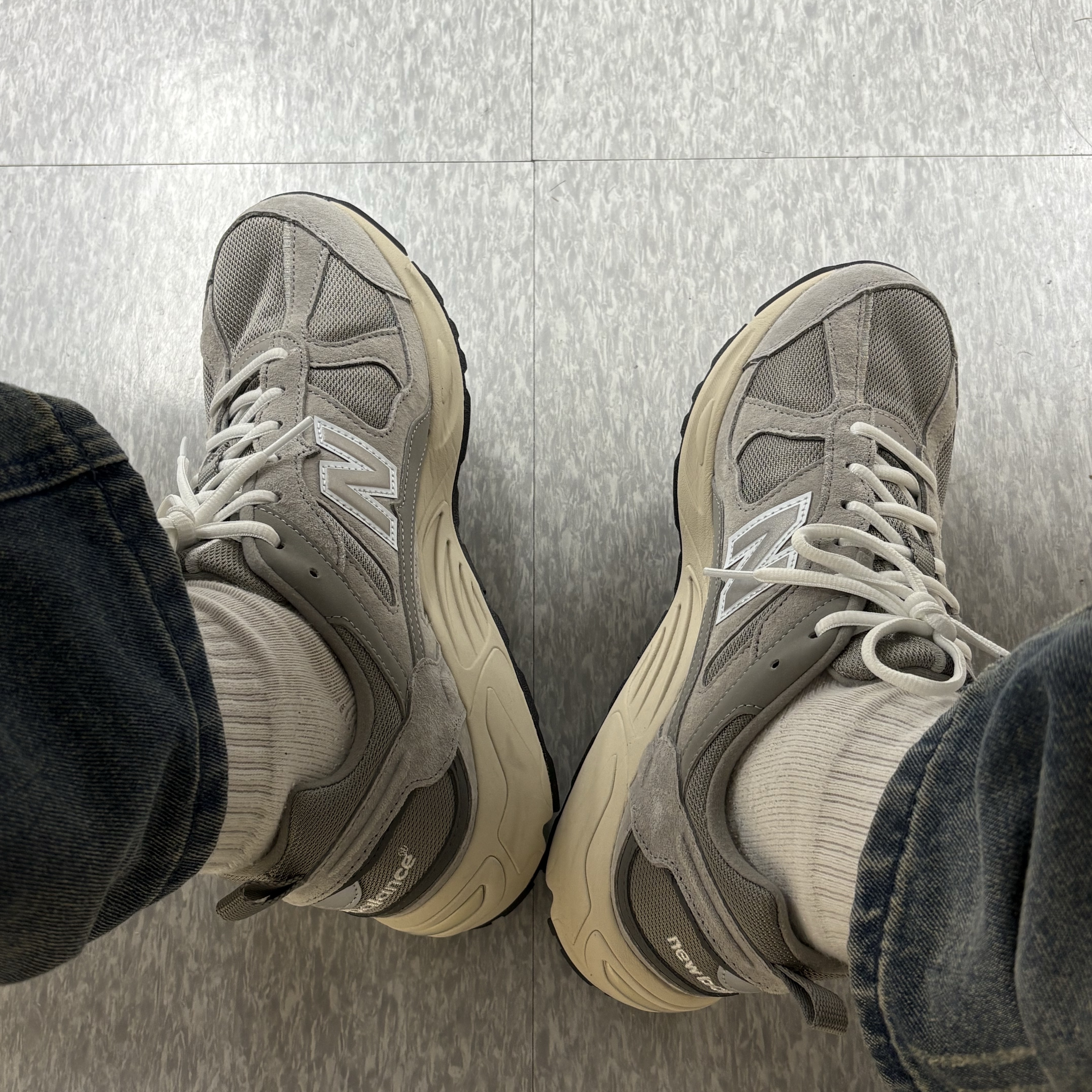 New Balance 878 Gray 착용 스타일