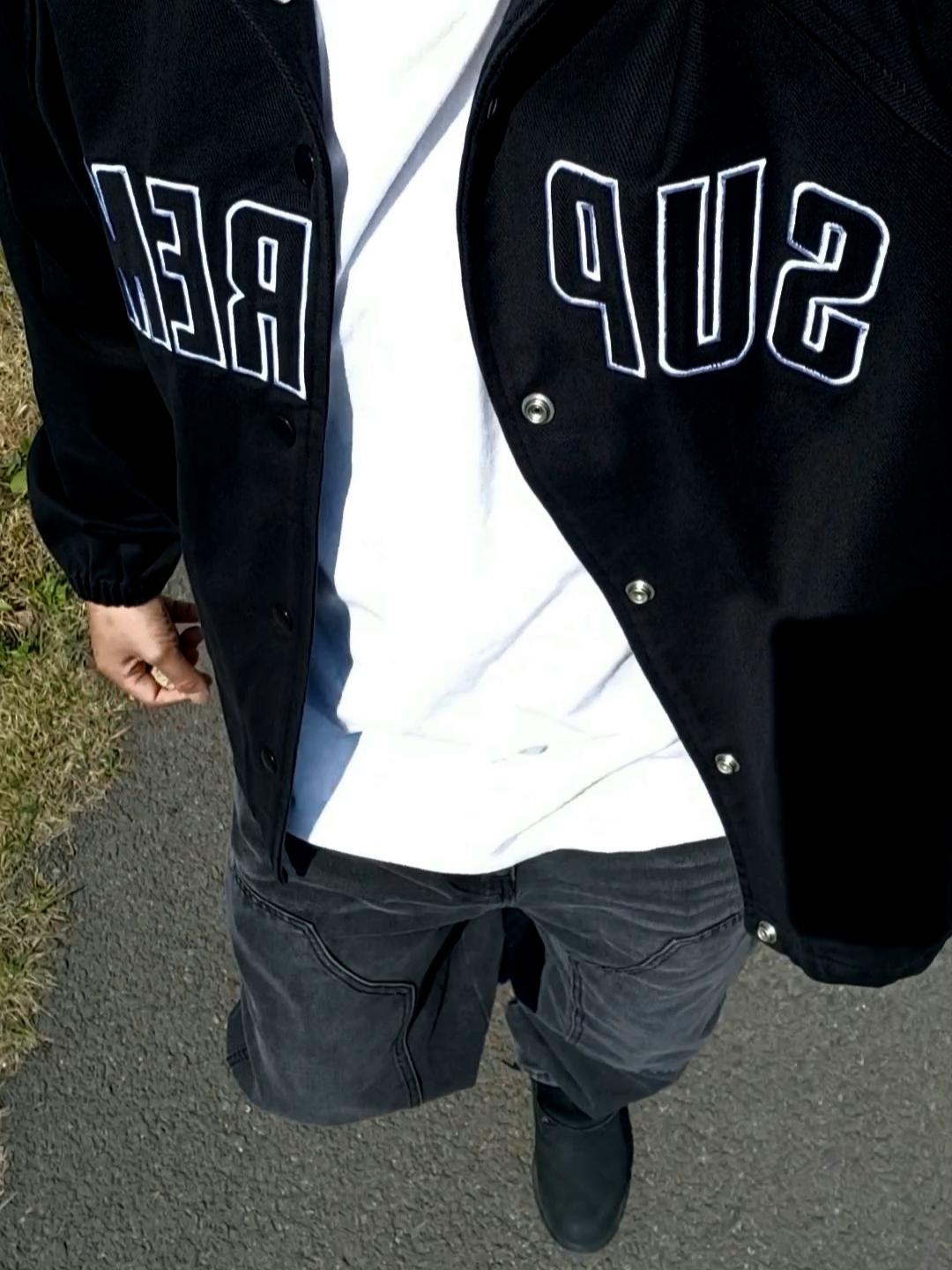 Supreme Arc Denim Coaches Jacket Black - 24SS, Stone Island 99661/9100996/9100013 6-Panel Embroidery Logo Cap Black 착용 스타일 - 3