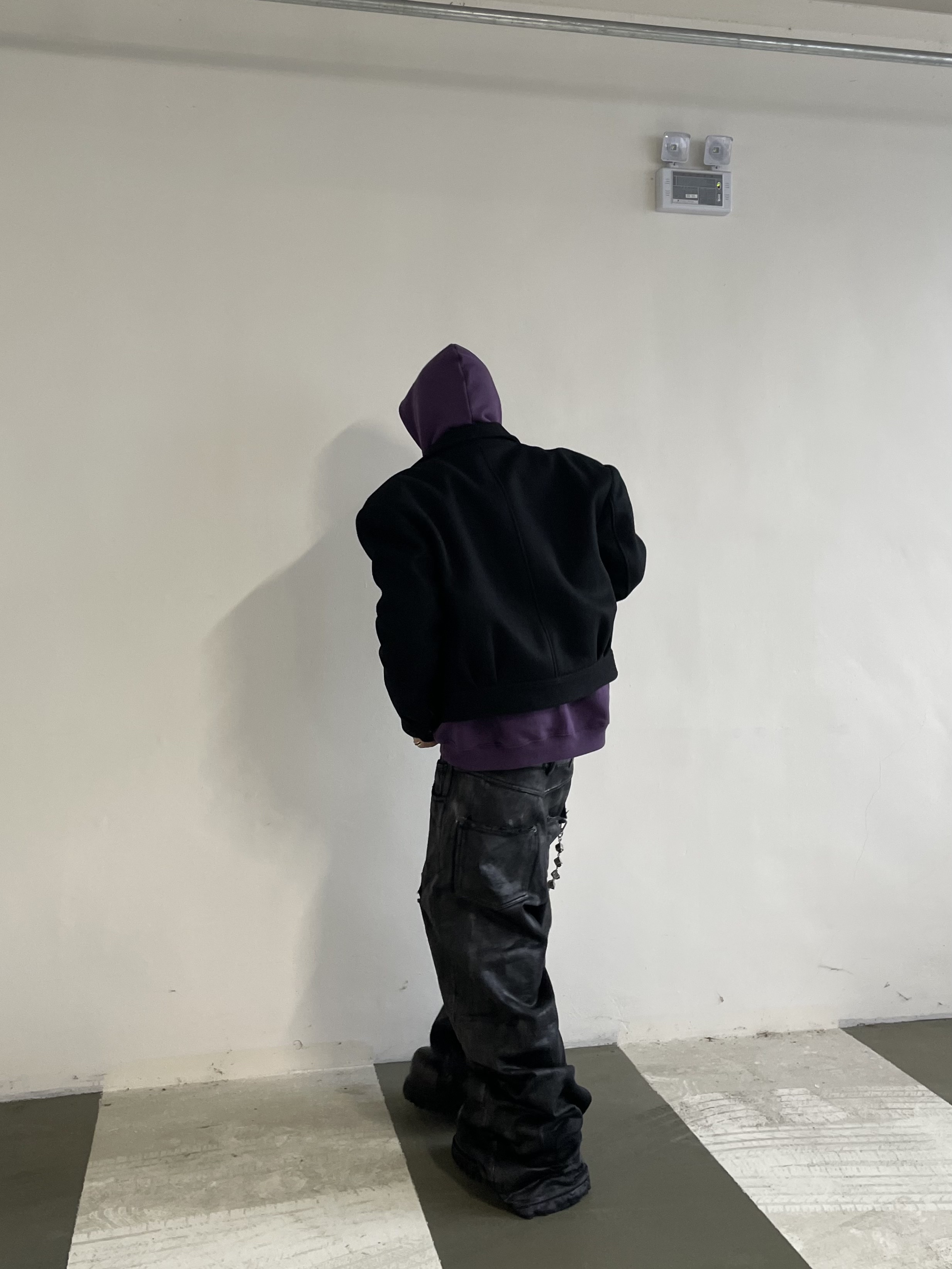 발렌시아가 스톰퍼 부티 블랙 착용 스타일 - 3