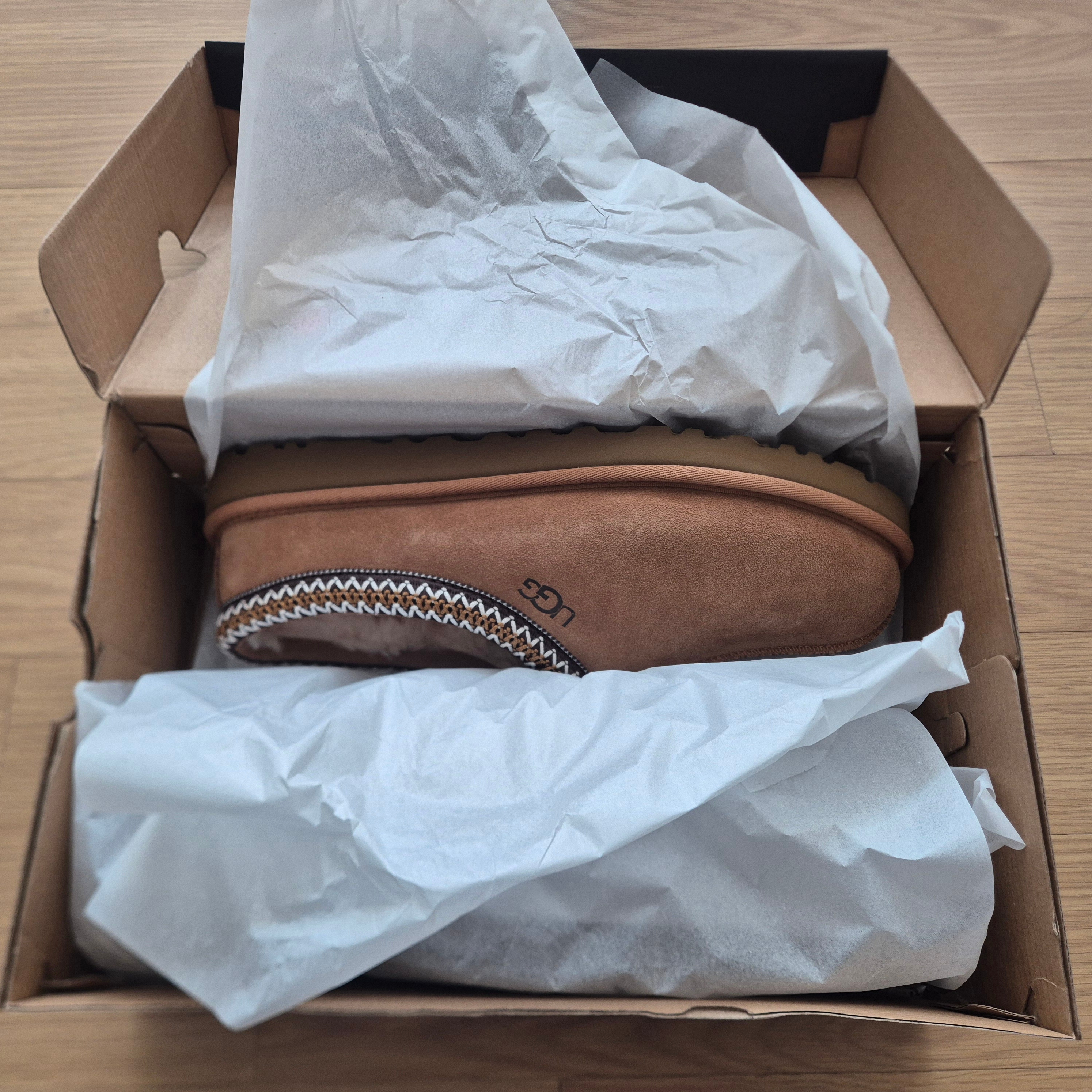 UGG Tasman Slipper Chestnut 착용 스타일 - 3