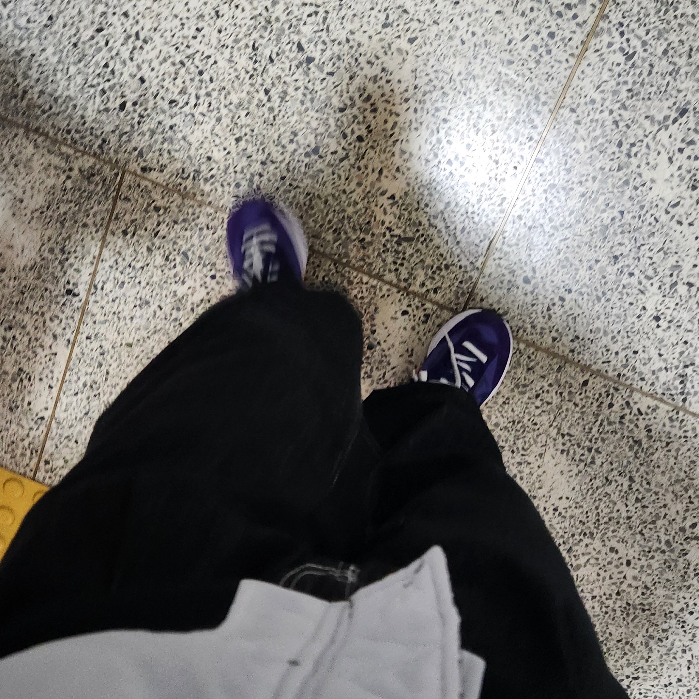 Nike x Sacai VaporWaffle Dark Iris 착용 스타일