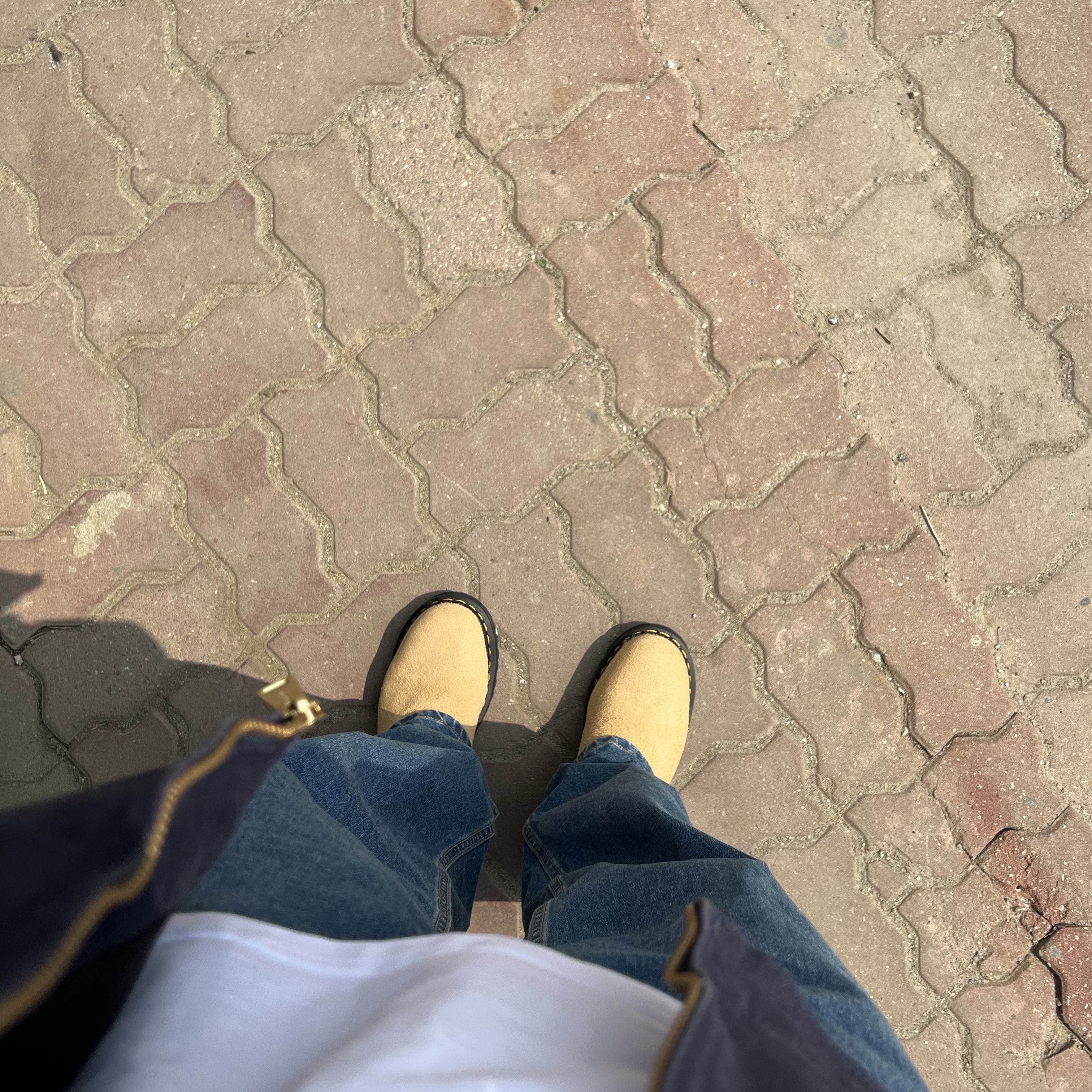 Dr. Martens x Stussy 2295 Decon Sand Hairy Suede Boots Tan 착용 스타일