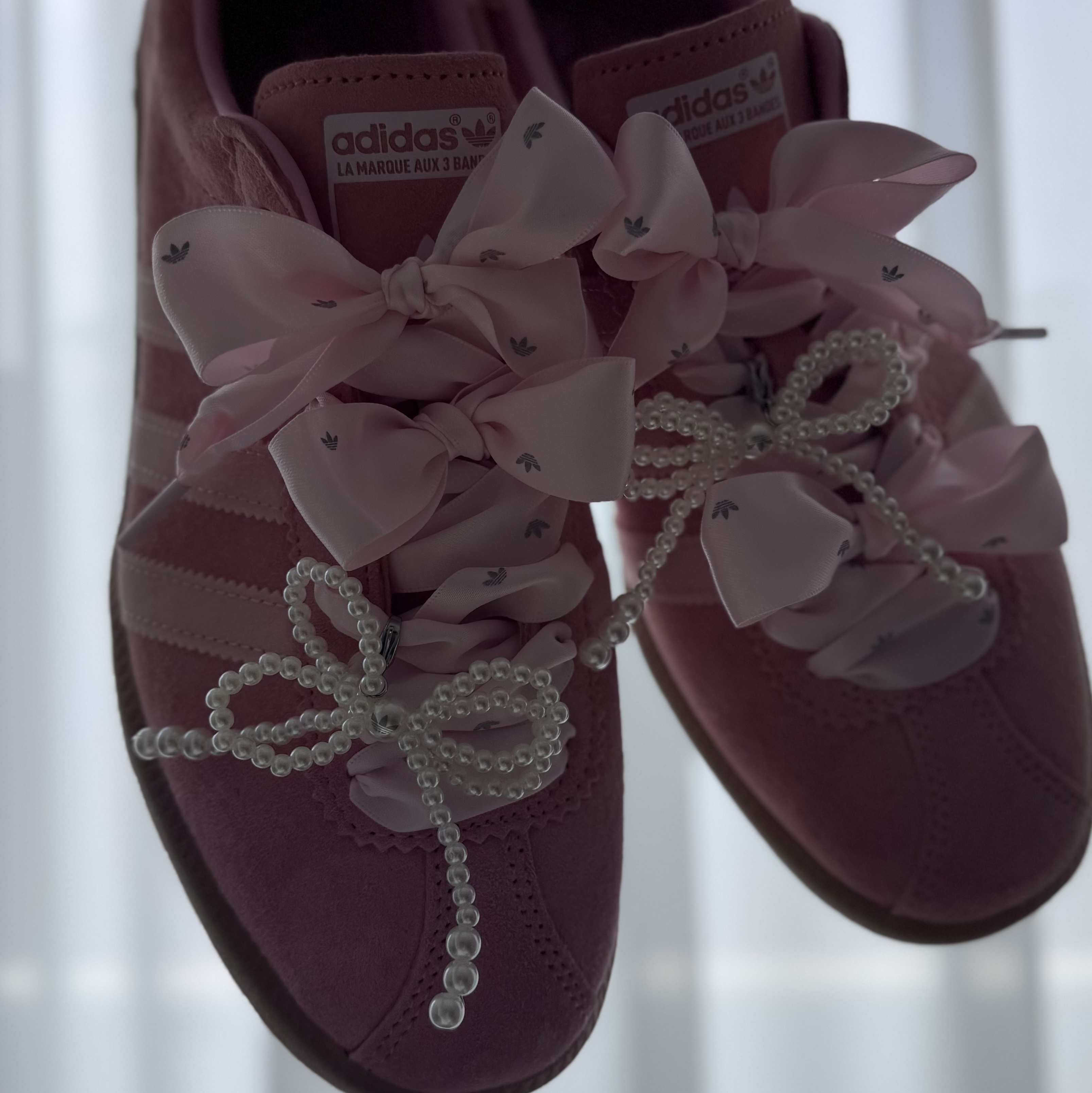 Adidas Bermuda Glow Pink 착용 스타일 - 2