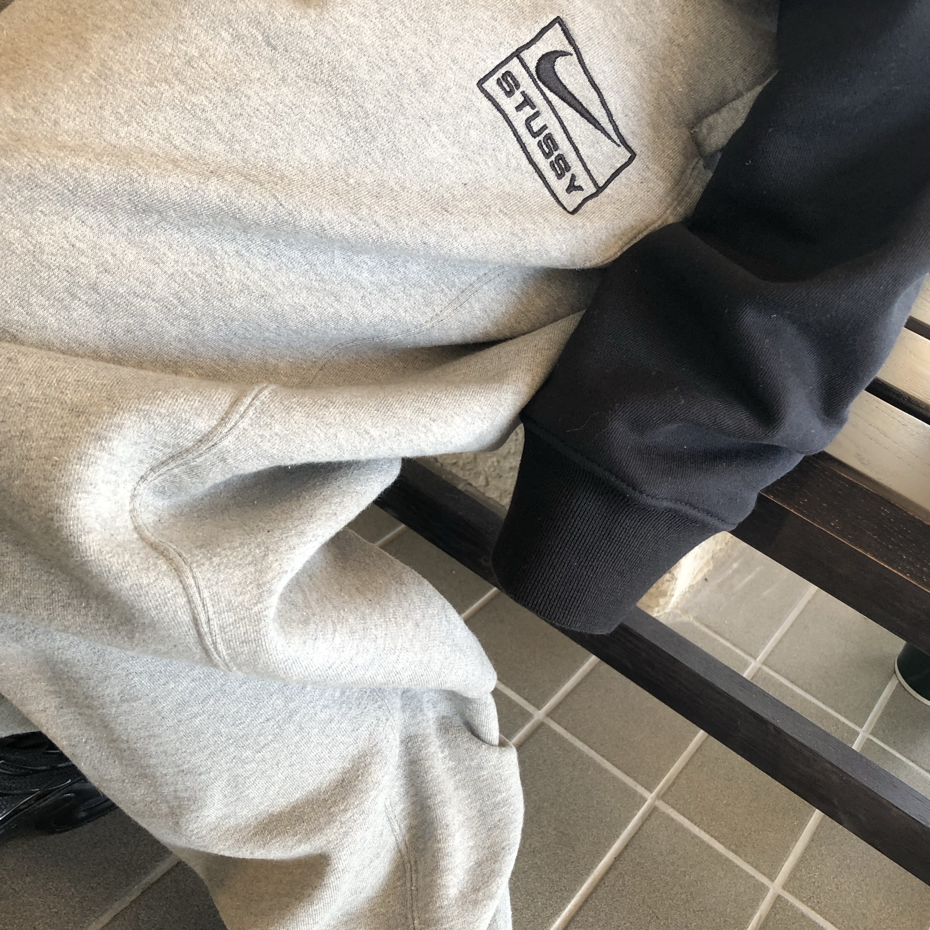Nike x Stussy NRG Fleece Pants Dark Grey Heather (DO9340-063) 착용 스타일