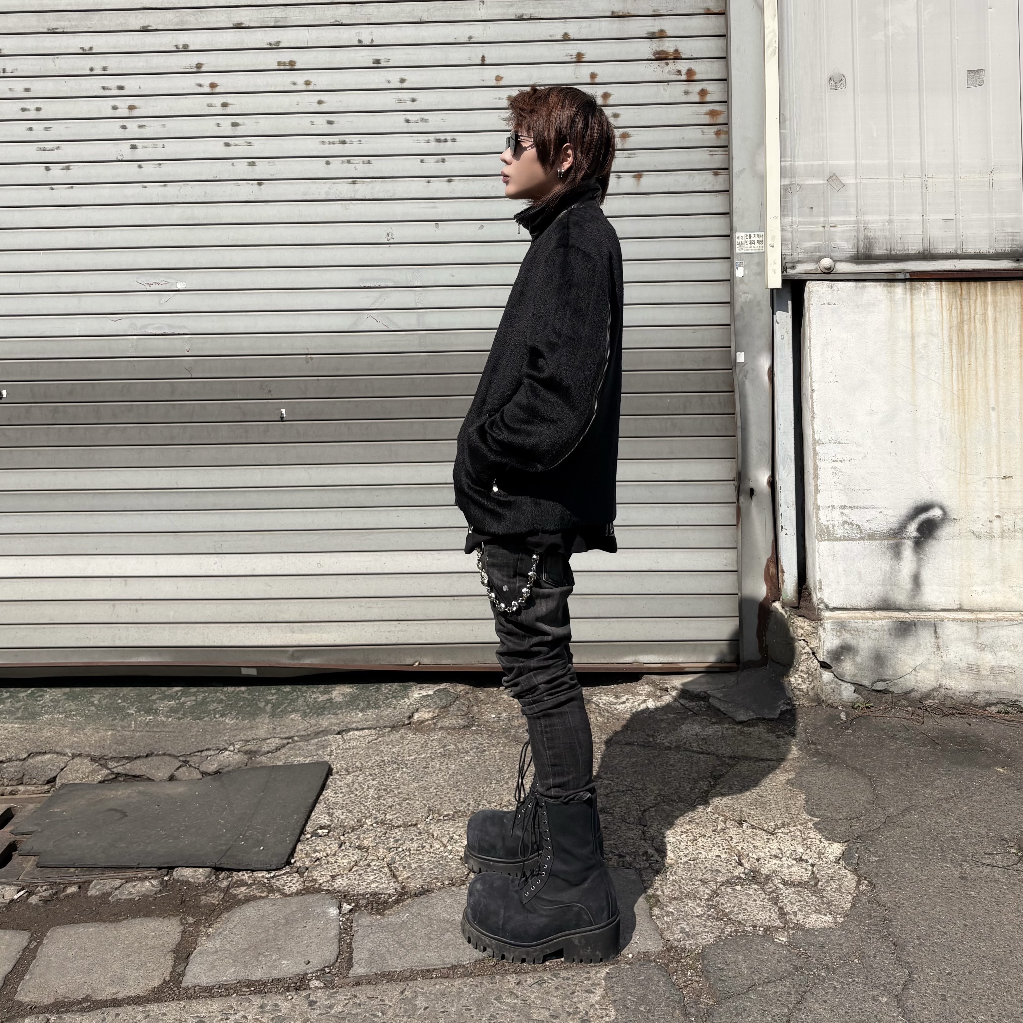 Balenciaga Stomper Bootie Black 착용 스타일 - 2