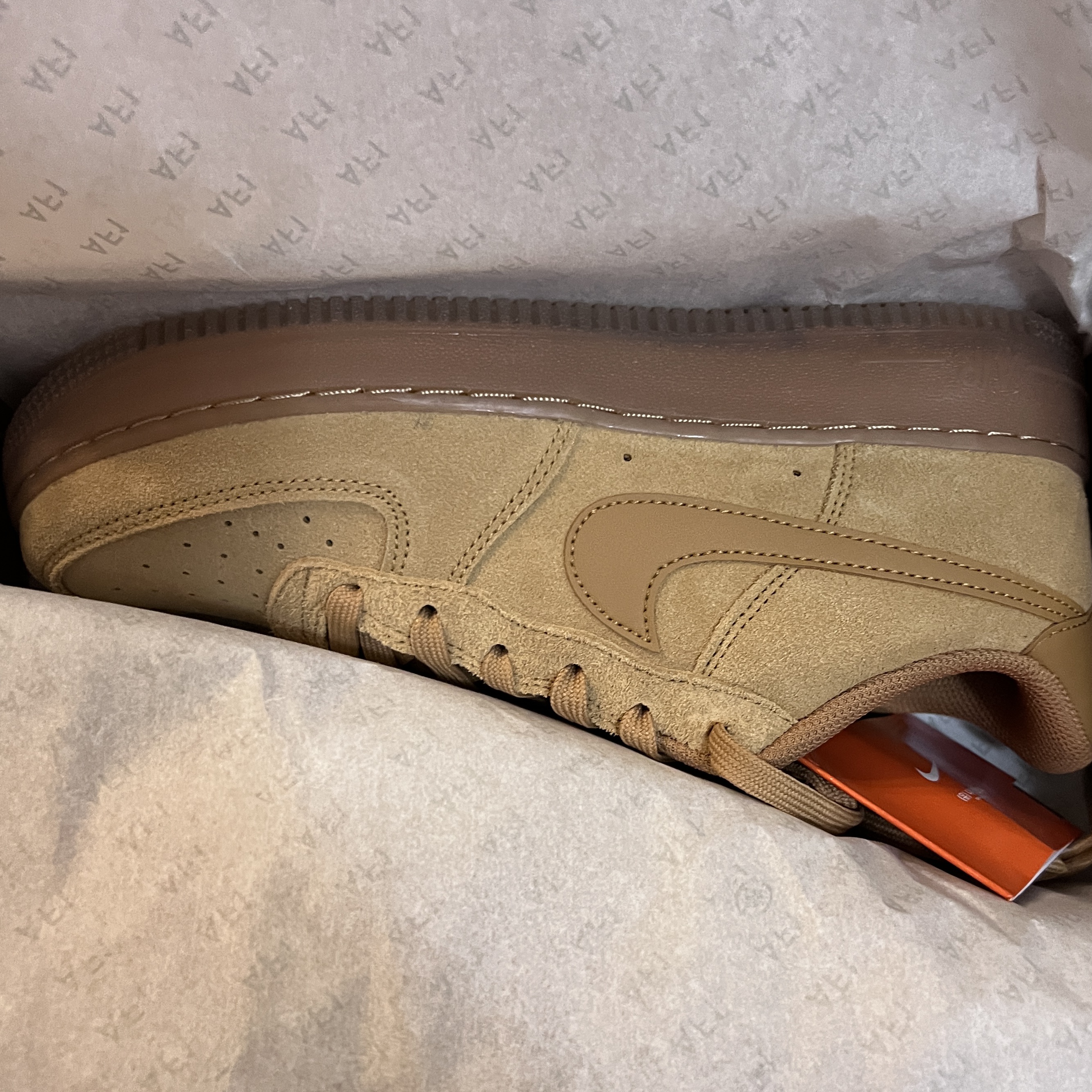 Nike Air Force 1 '07 WB Flax 착용 스타일