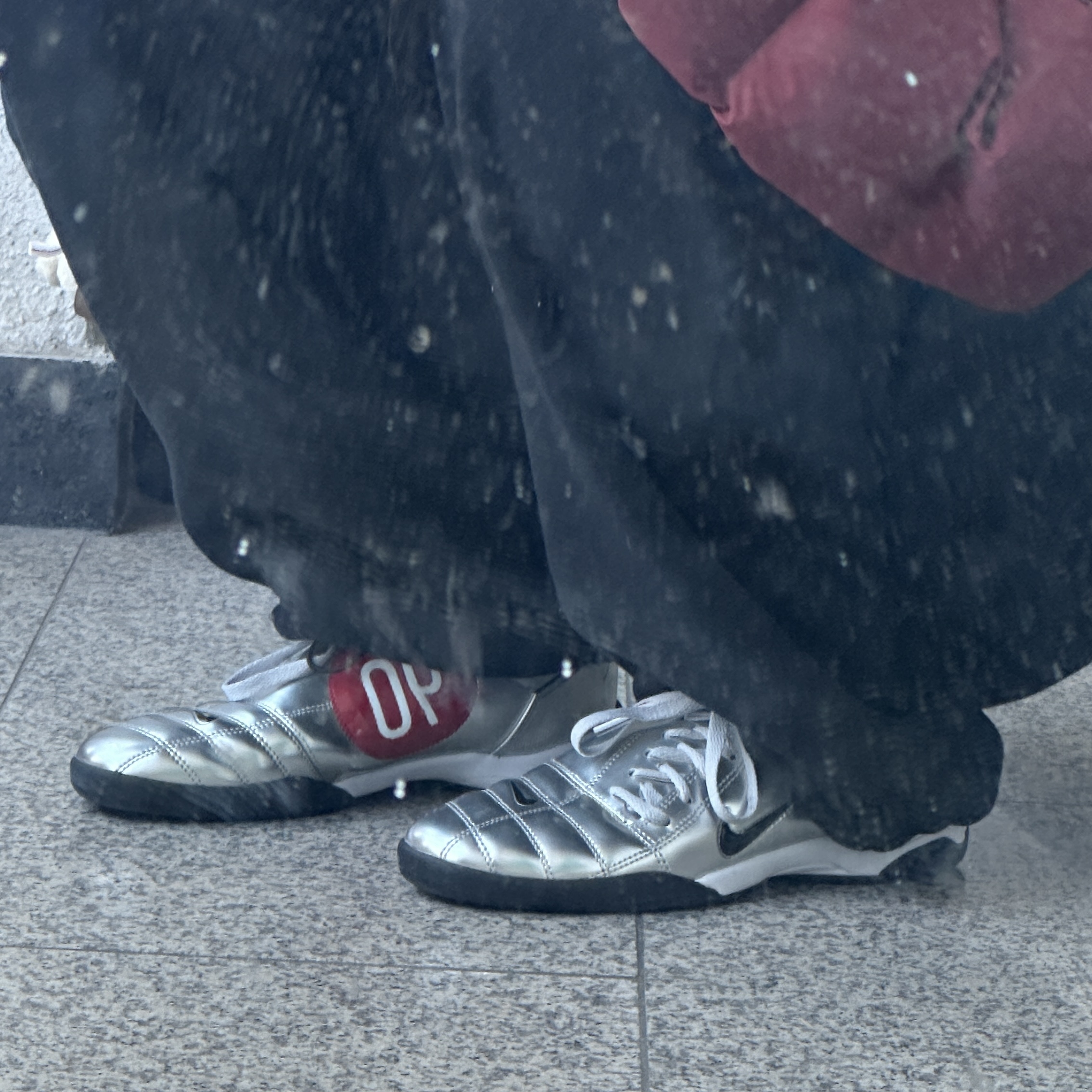 Nike Total 90 III SP Metallic Silver and Black 착용 스타일