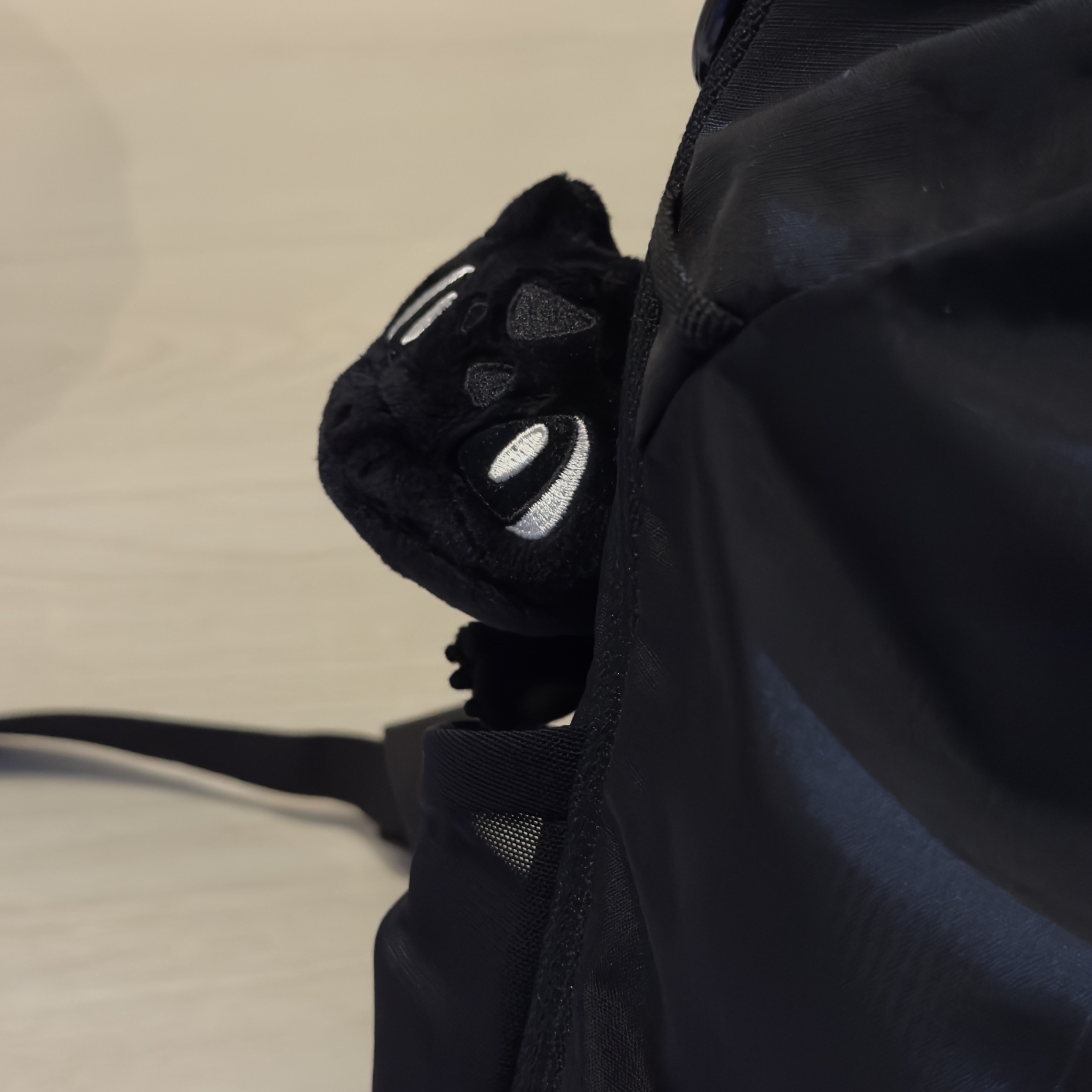 Fragment x Pokemon INN Thunderbolt Project TBP Mascot Key Ring Fushigidane Black 착용 스타일 - 2