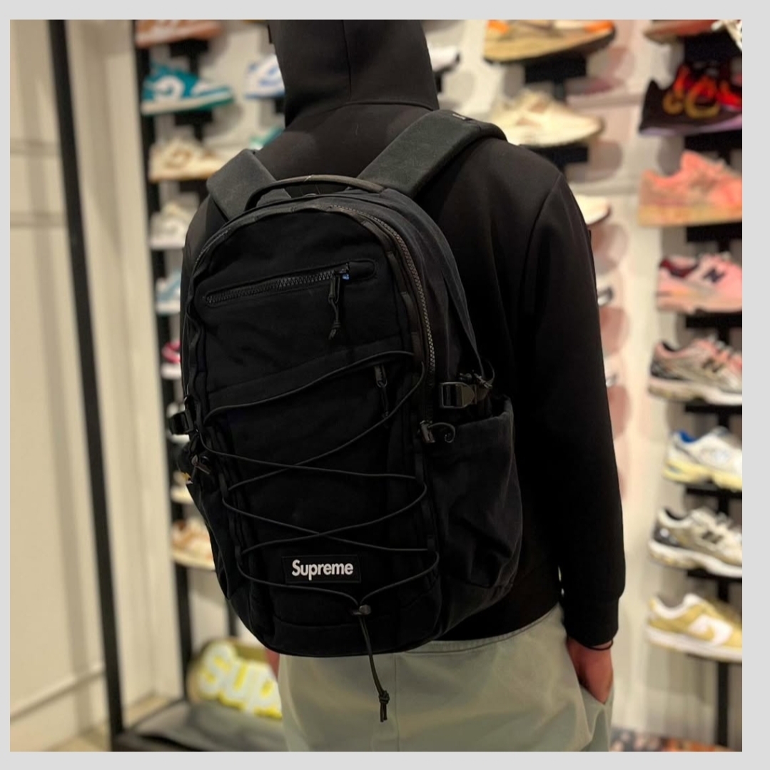 Supreme Backpack Black - 25SS, Supreme Backpack Snow Camo - 25SS 착용 스타일 - 1