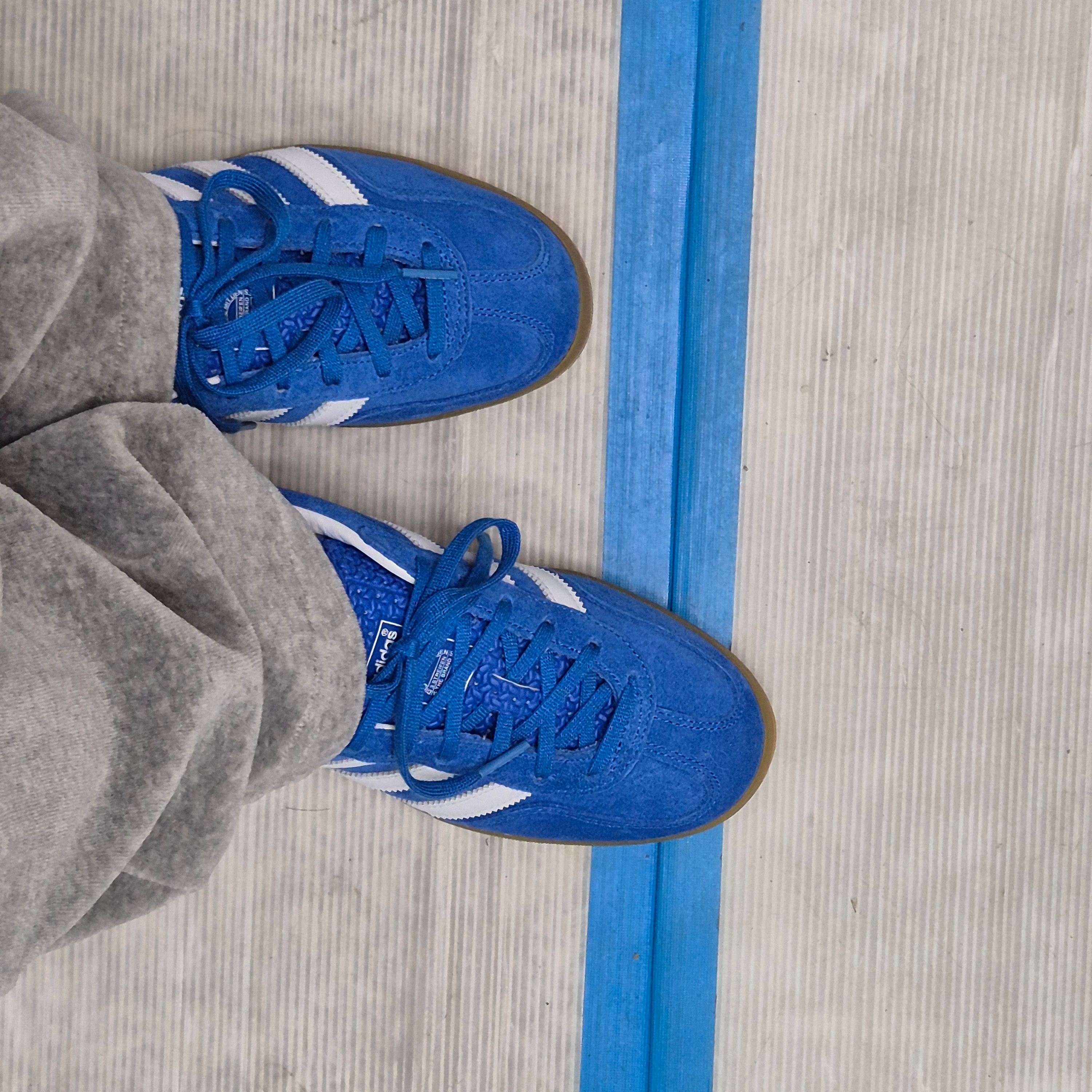 Adidas Gazelle Indoor Blue Bird 착용 스타일