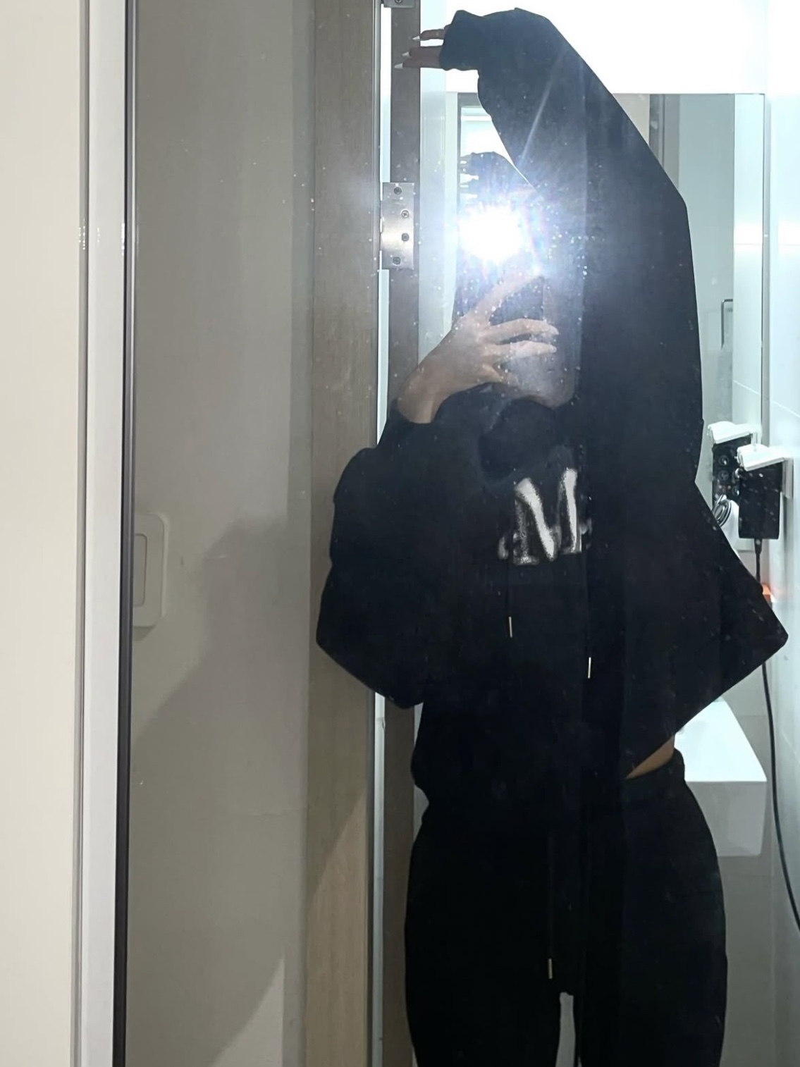 MUCENT Spray Logo Hood T Gray 착용 스타일 - 3