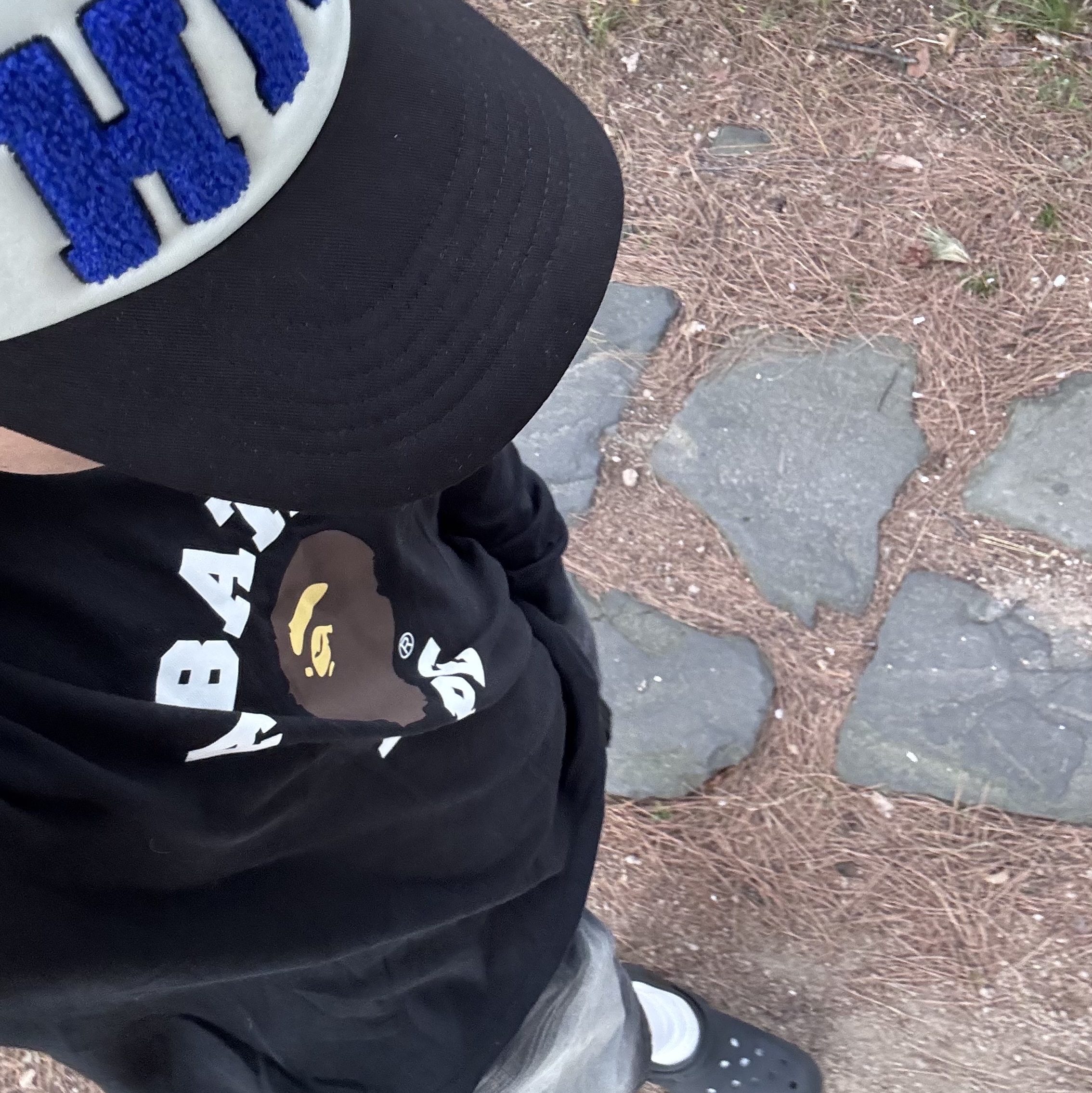 Honey Scoop House HNY Logo Trucker Cap Black, BAPE College L/S T-Shirt Black 착용 스타일