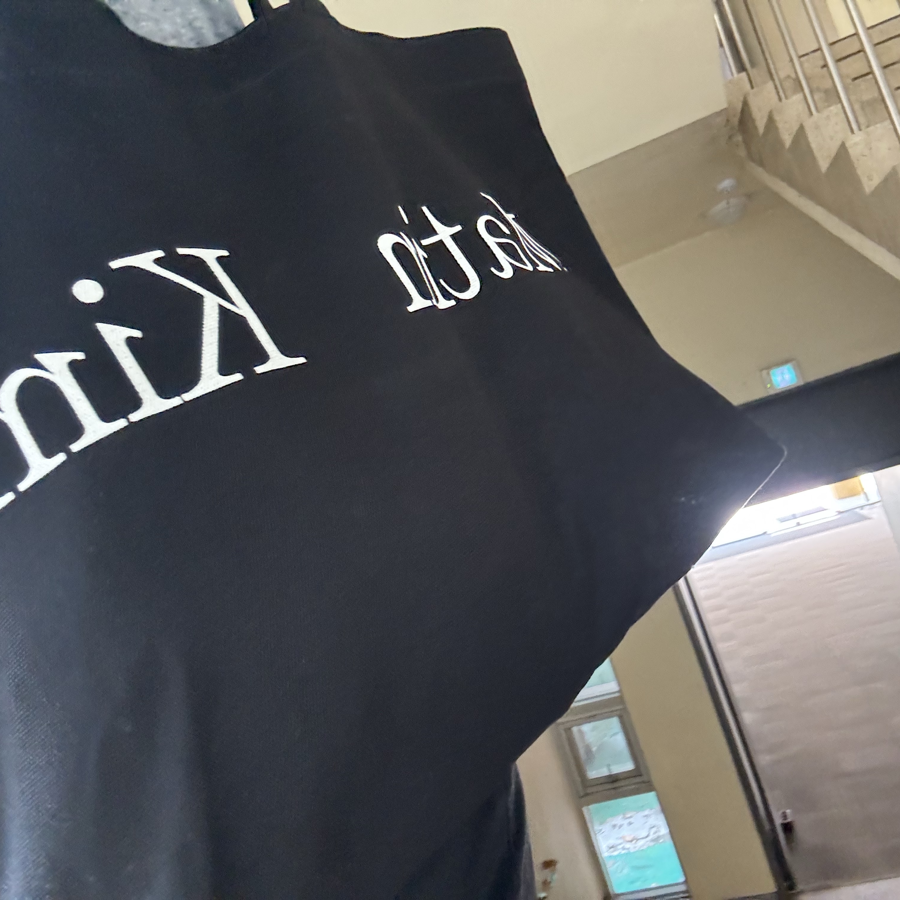 Matin Kim Matin Logo Ecobag Black 착용 스타일