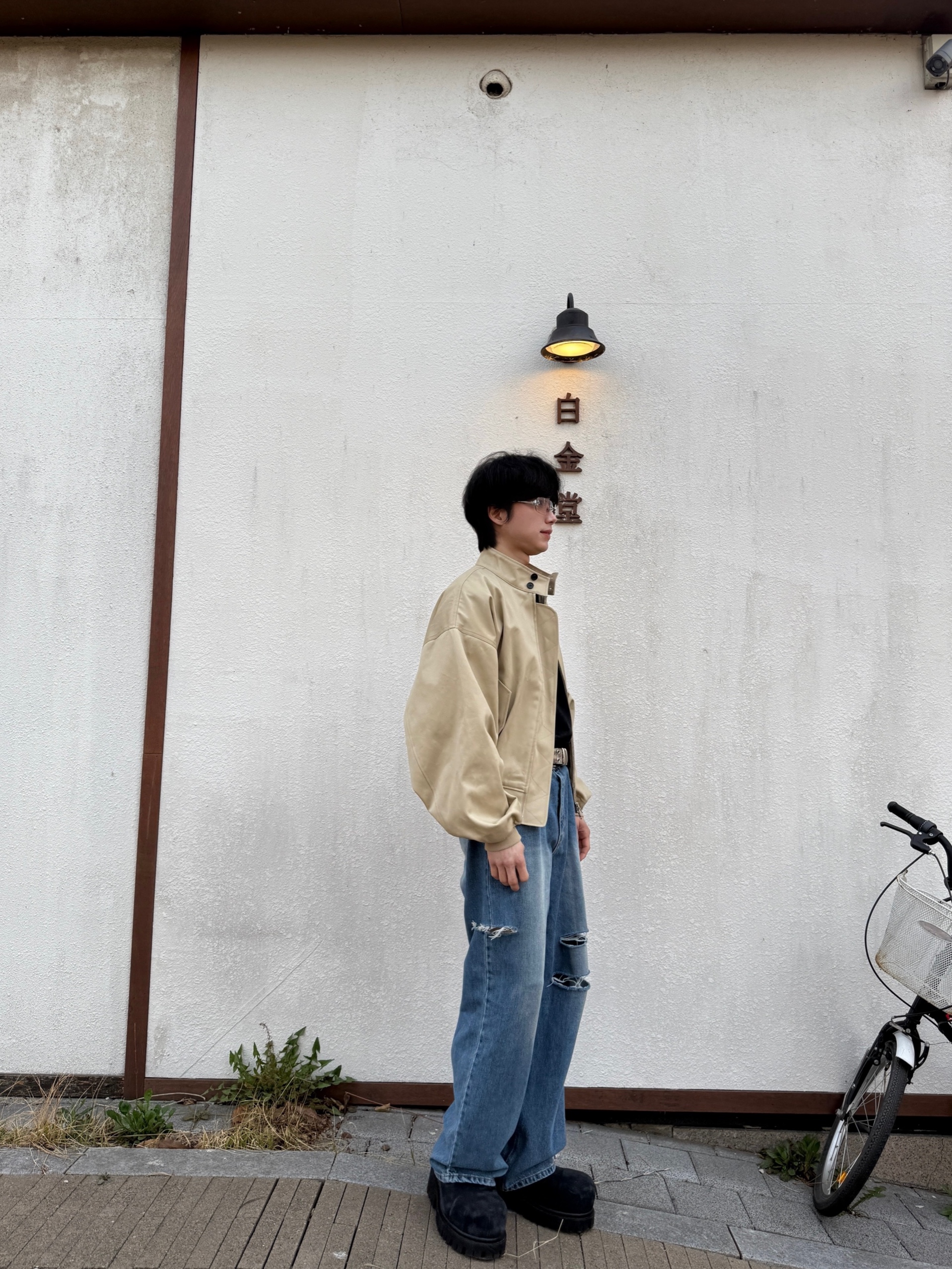 언더마이카 무.89 안티 Fxxking 로고 플레이 브러시 워시드 헨리넥 셔츠 블랙, 발렌시아가 스톰퍼 부티 블랙 착용 스타일 - 9
