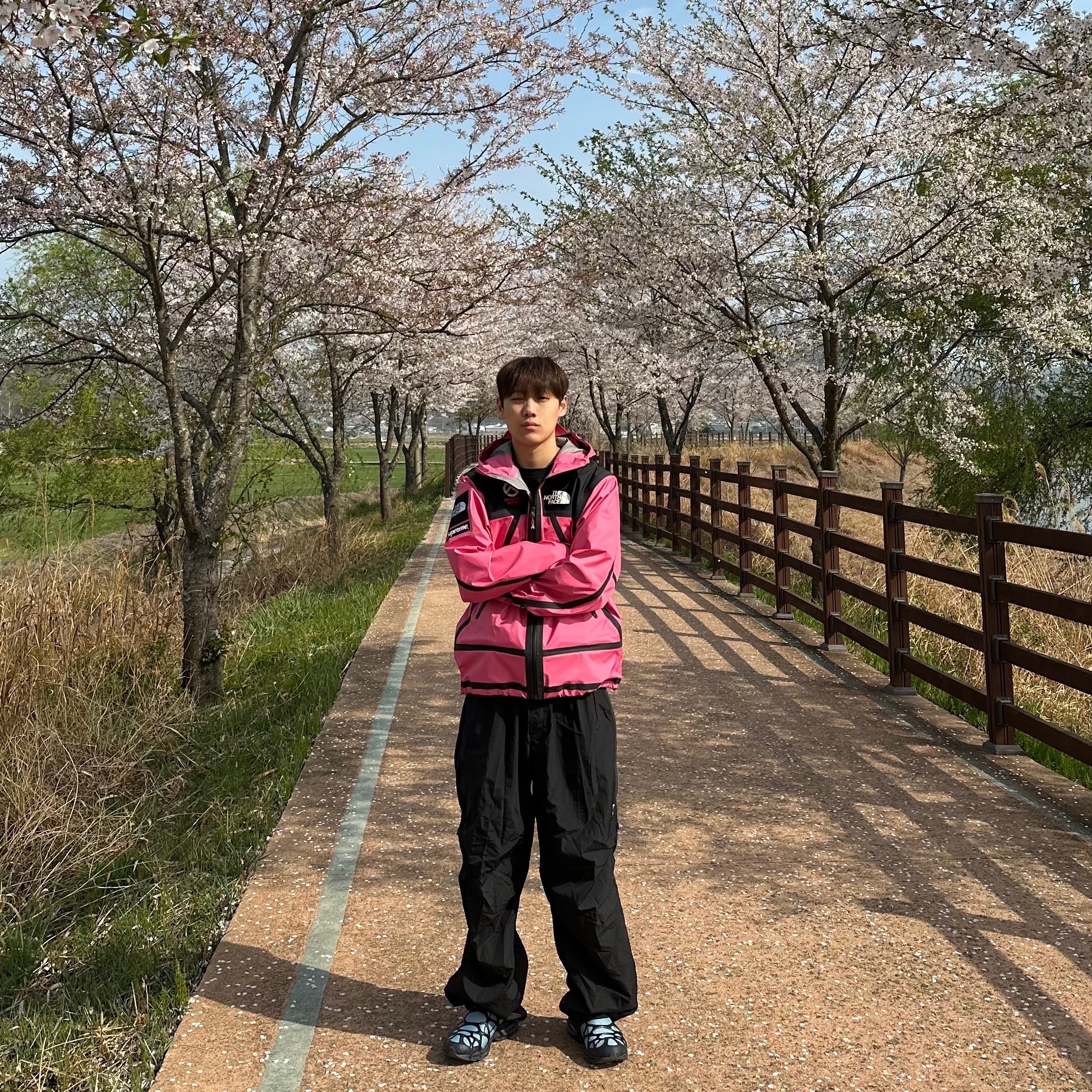Supreme x The North Face Summit Series Outer Tape Seam Jacket Pink - 21SS, Nike Air Kukini Worn Blue Obsidian 착용 스타일 - 1