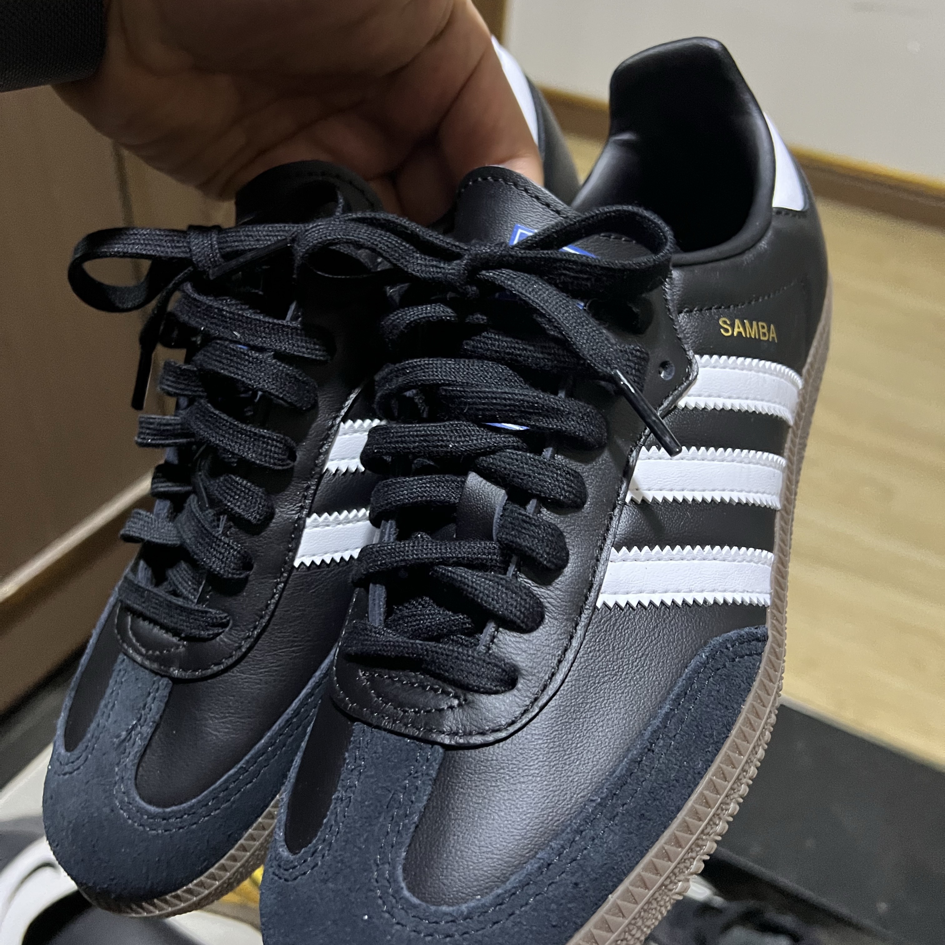 Adidas Samba OG Black White Gum 착용 스타일