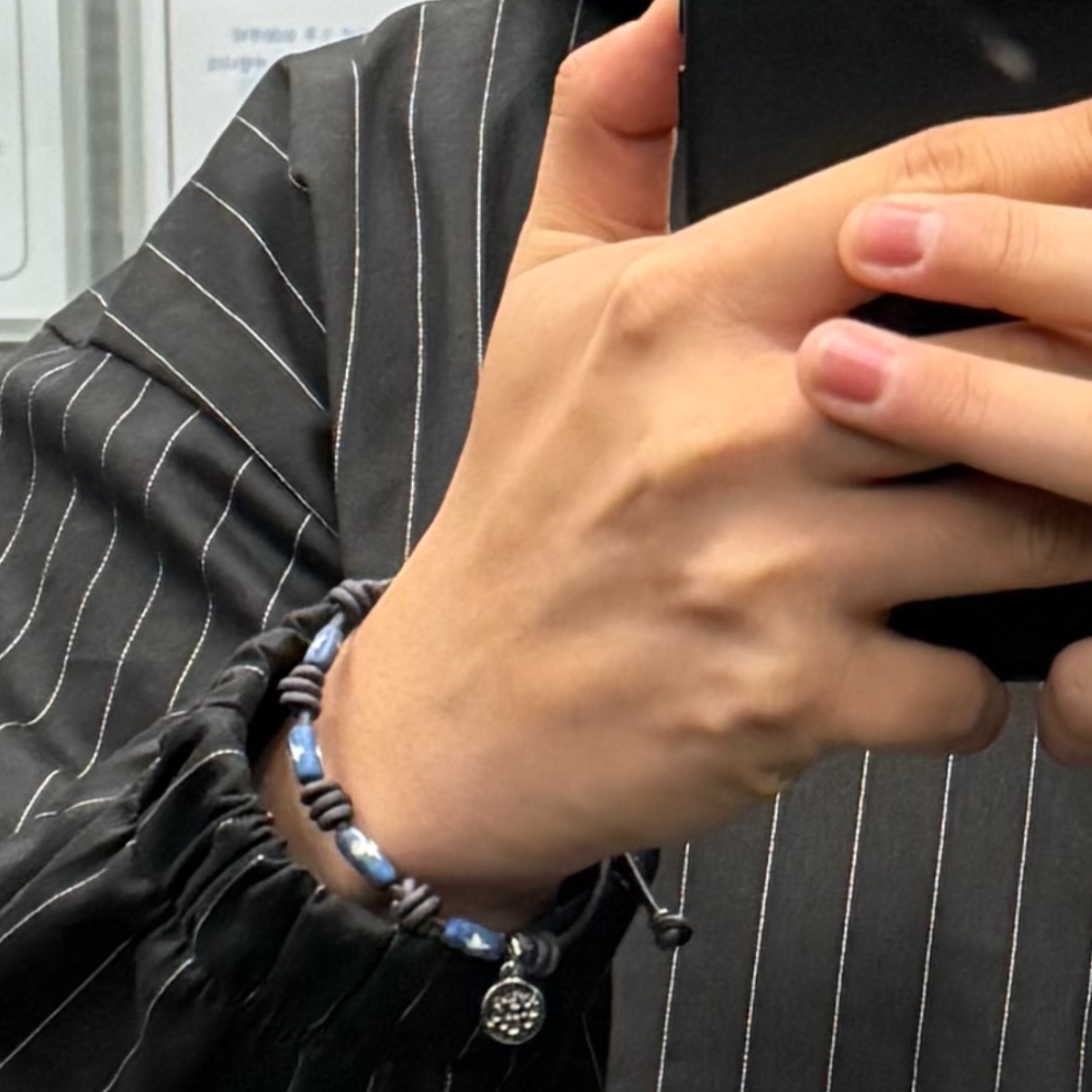 TOWTOW.ARCHIVE Eclipse Bracelet Blue 착용 스타일