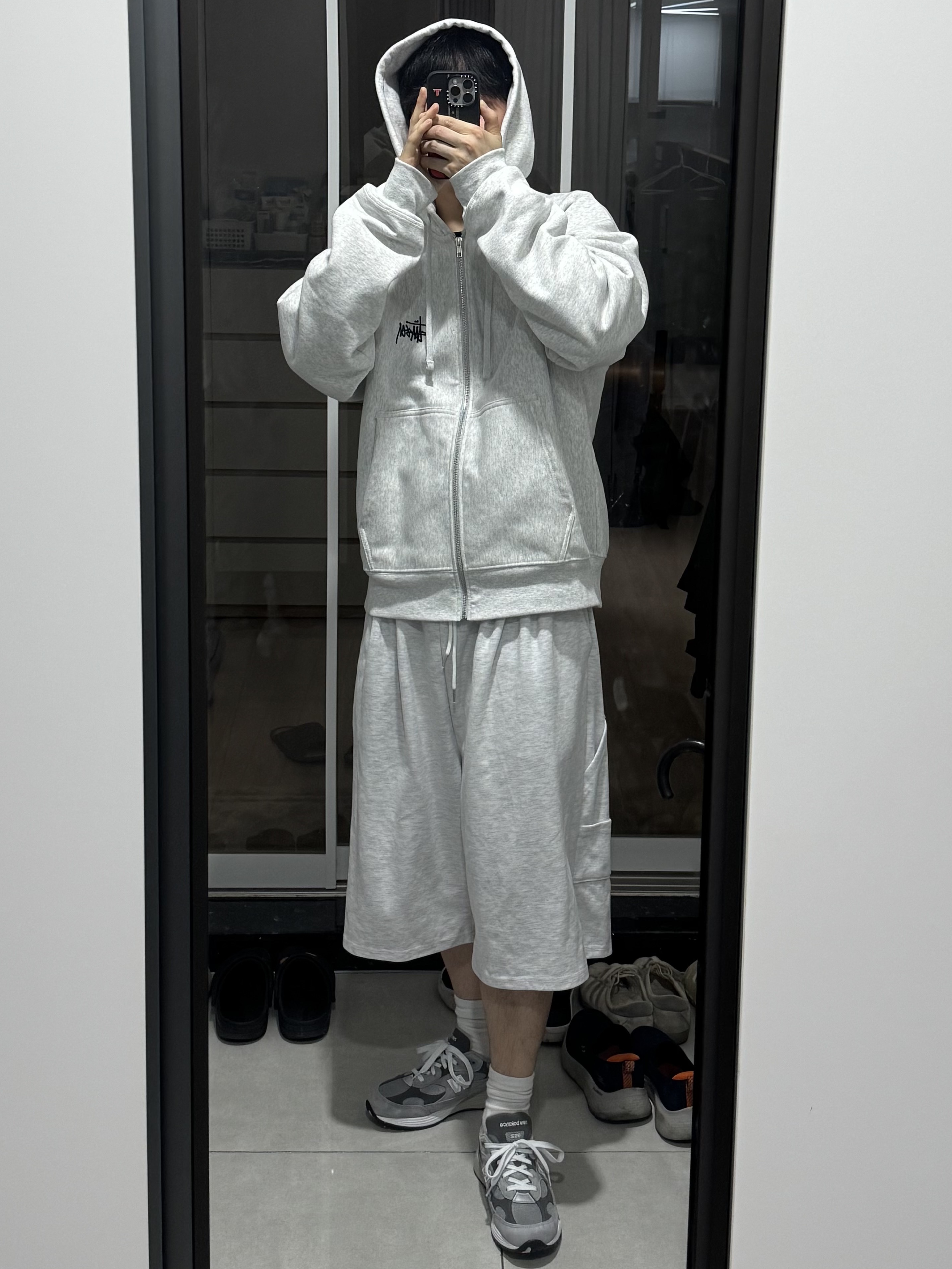 Stussy Basic Stussy Zip Hoodie Ash Heather, New Balance 992 Made in USA Core Grey Silver Metallic 착용 스타일 - 1