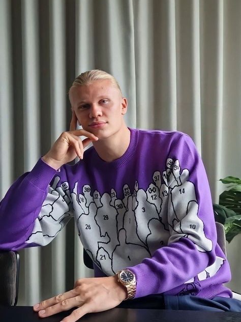 Louis Vuitton Studio Jacquard Crewneck Fig 착용 스타일