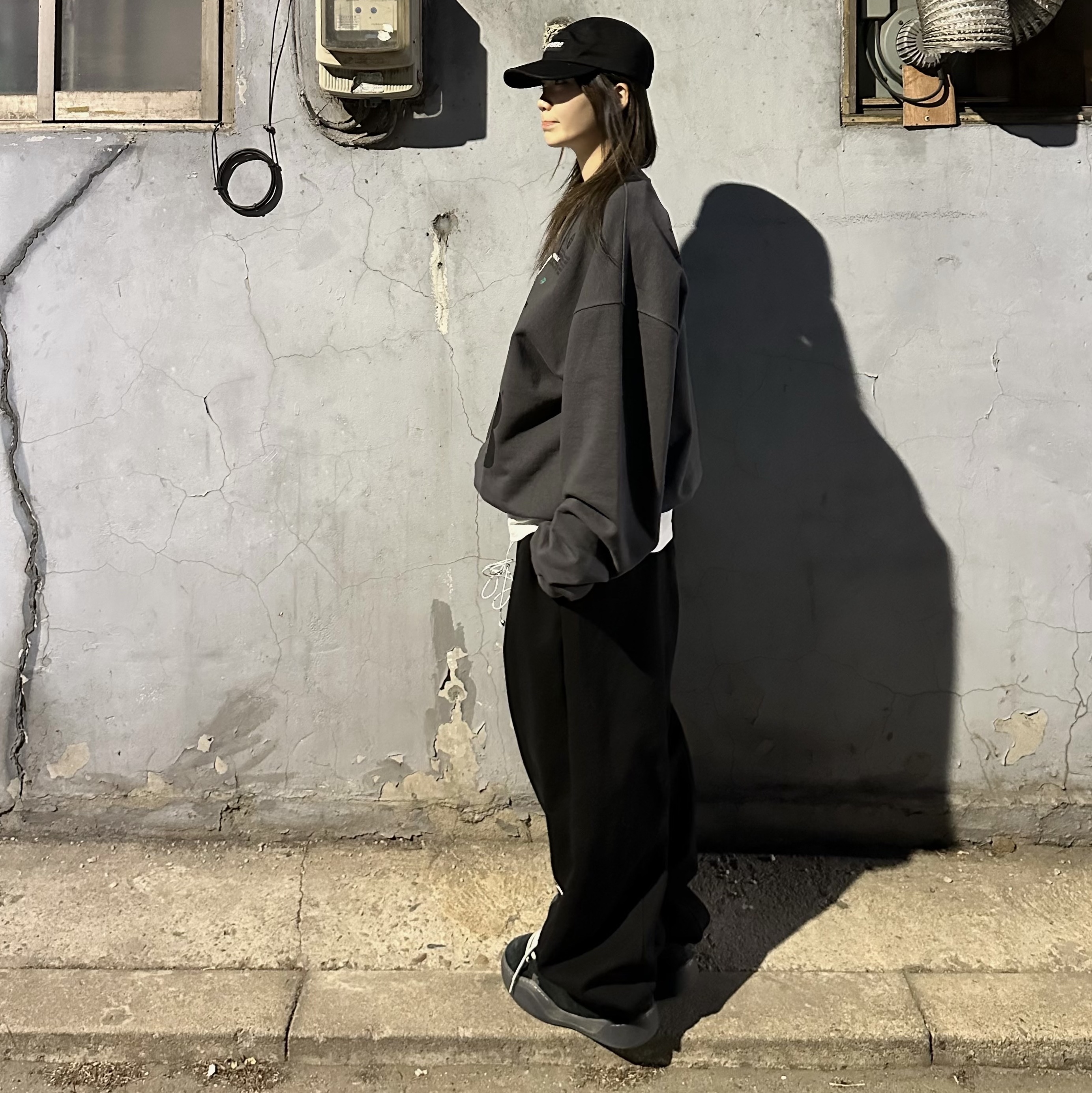 ERL Vamp Skate Shoe Pirate Black, Supreme Washed Chino Twill Camp Cap Black 착용 스타일 - 4