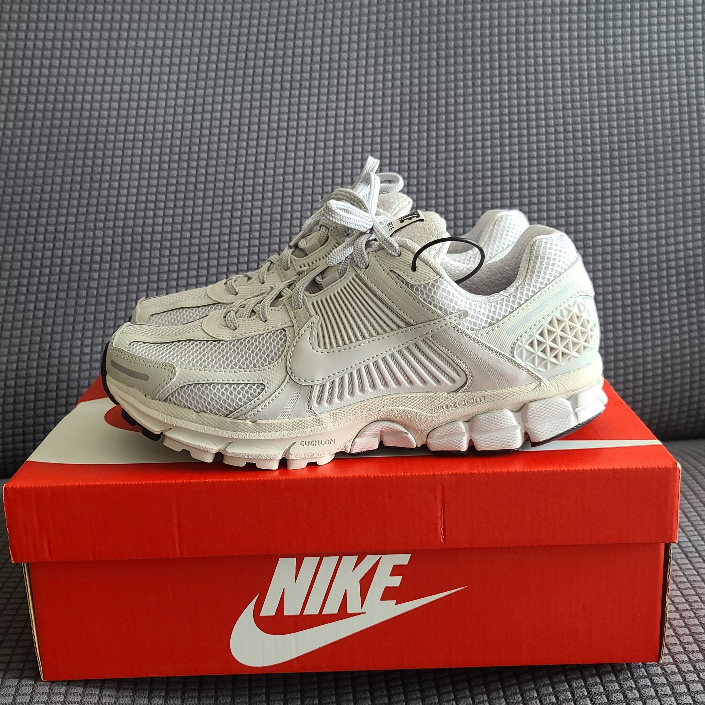 Nike Zoom Vomero 5 SP Vast Grey 2023 착용 스타일 - 1