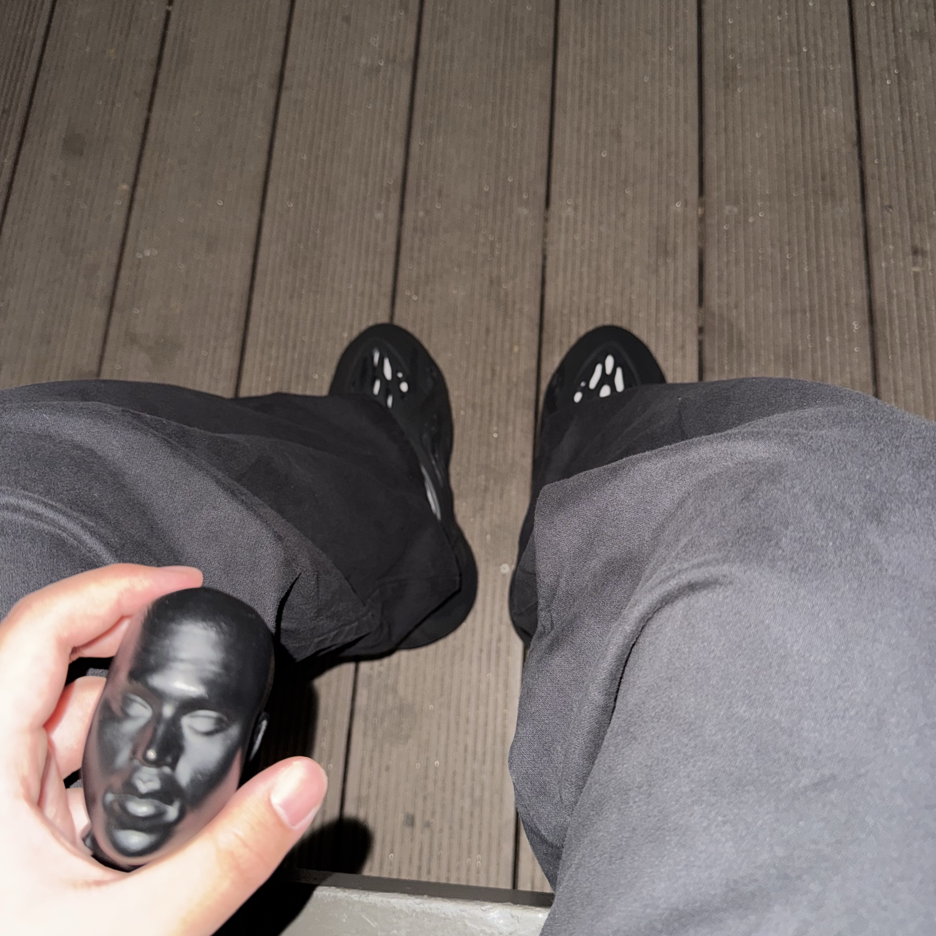 Yeezy Gap Engineered By Balenciaga Sateen Cargo Pants Black, Adidas Yeezy Foam RNNR Onyx 착용 스타일 - 2