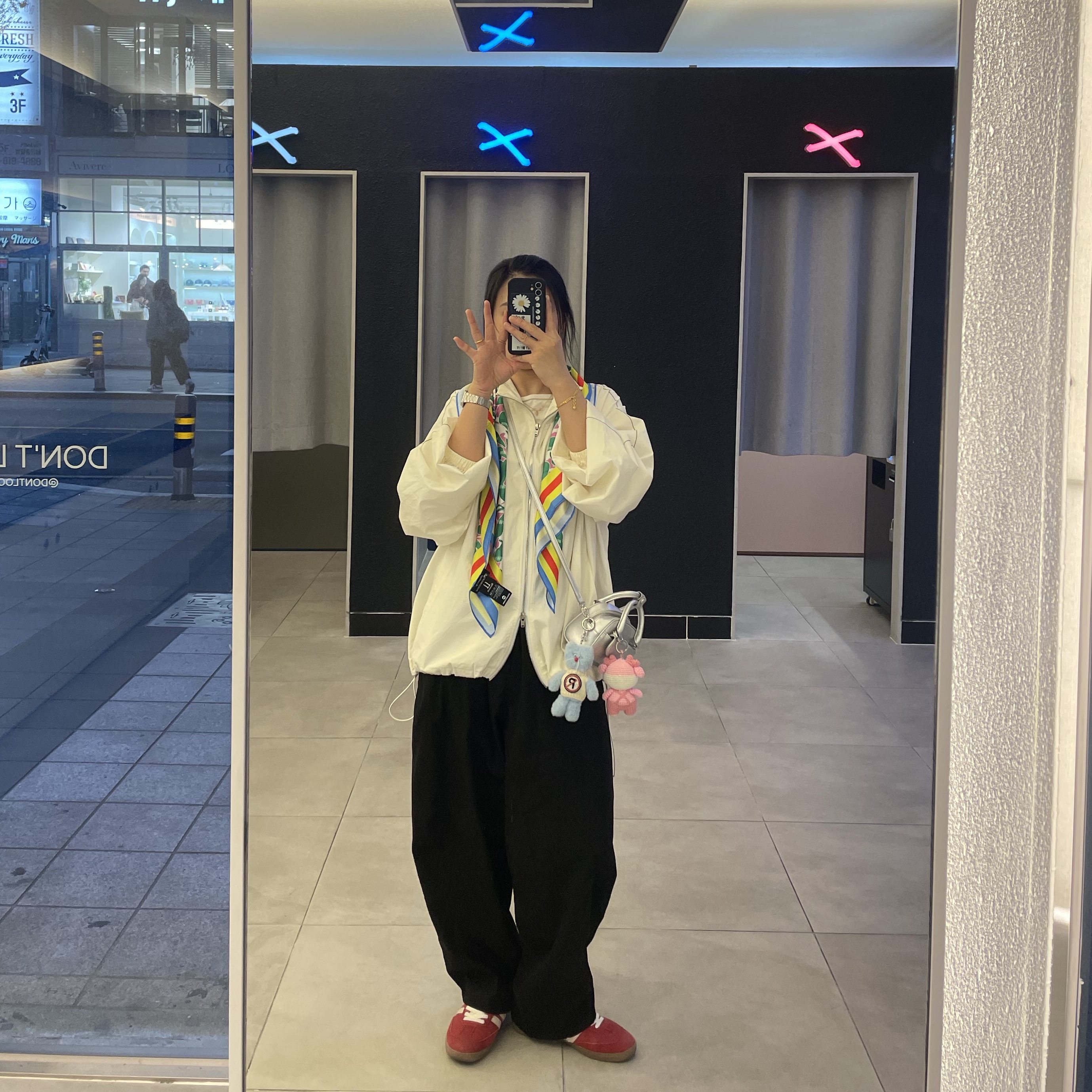 Monamhee x Peaceminusone Syhee Plush Keyring, G-DRAGON Power Scarf Multi 착용 스타일 - 1
