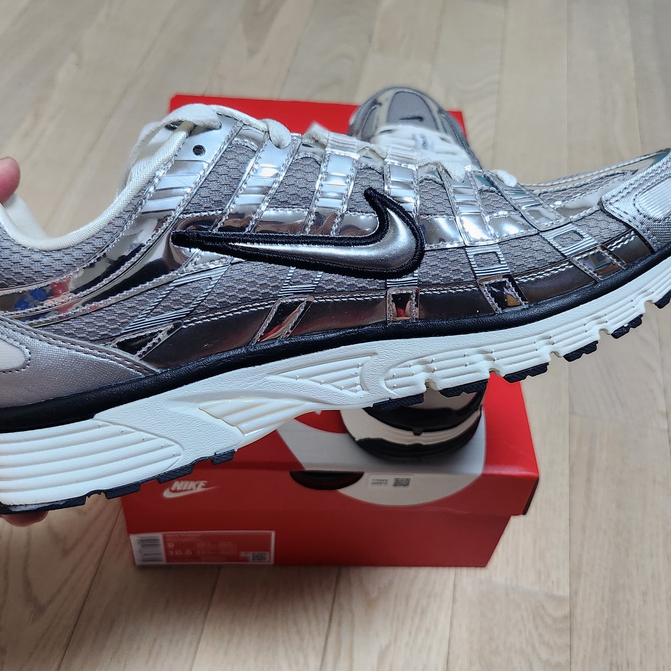 Nike P-6000 Metallic Silver 착용 스타일 - 5