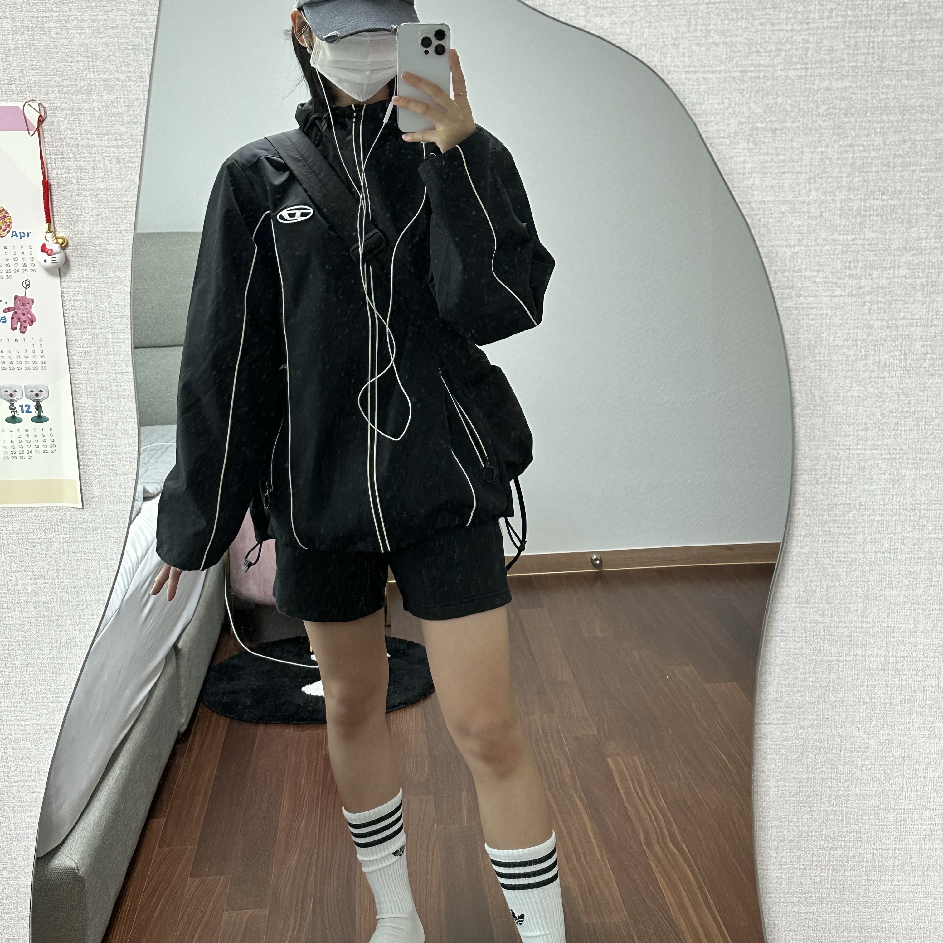 Diesel J-Hives Windbreaker with Contrast Piping Black, Uniqlo U Drawstring Shoulder Bag Black 착용 스타일 - 1