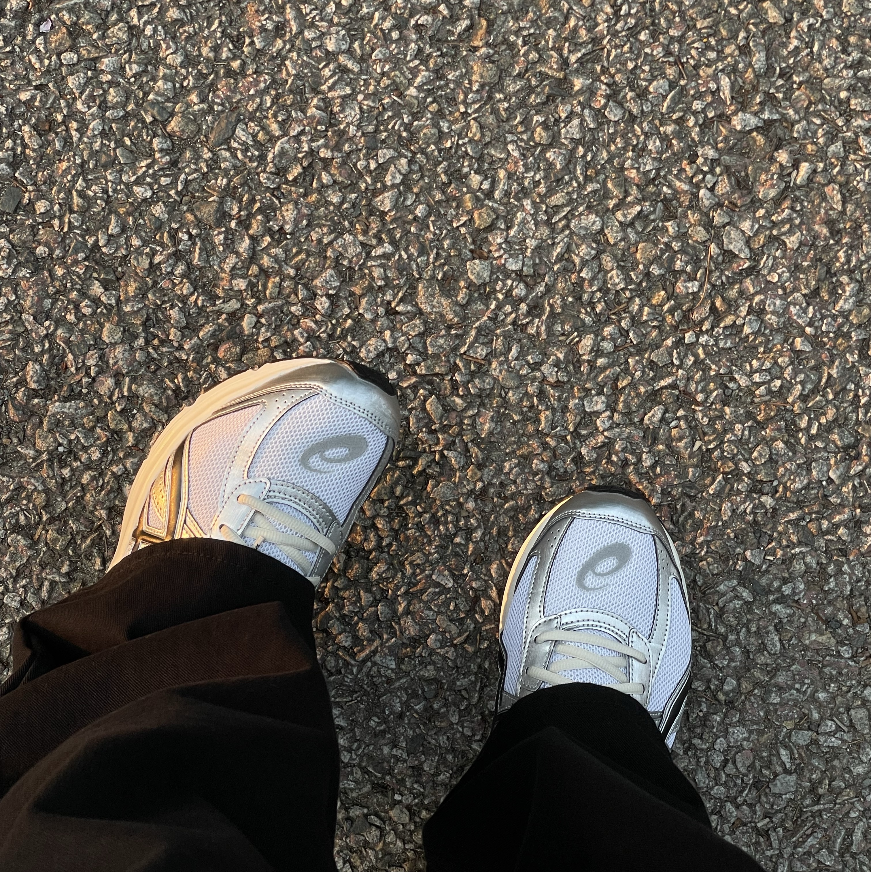 Asics Jog 100 S White Black - 2E Wide 착용 스타일