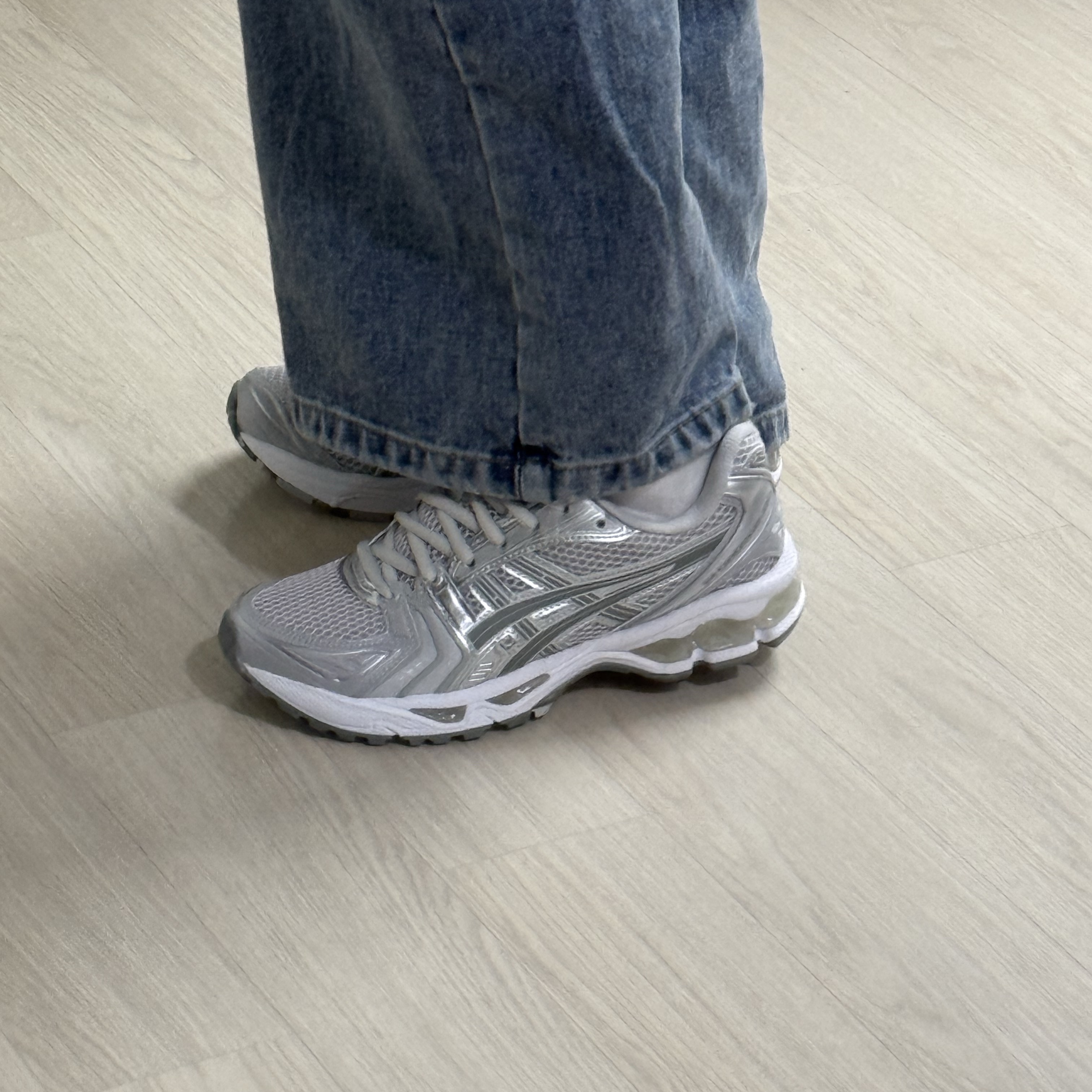 (W) Asics Gel-Kayano 14 Cloud Grey Clay Grey 착용 스타일