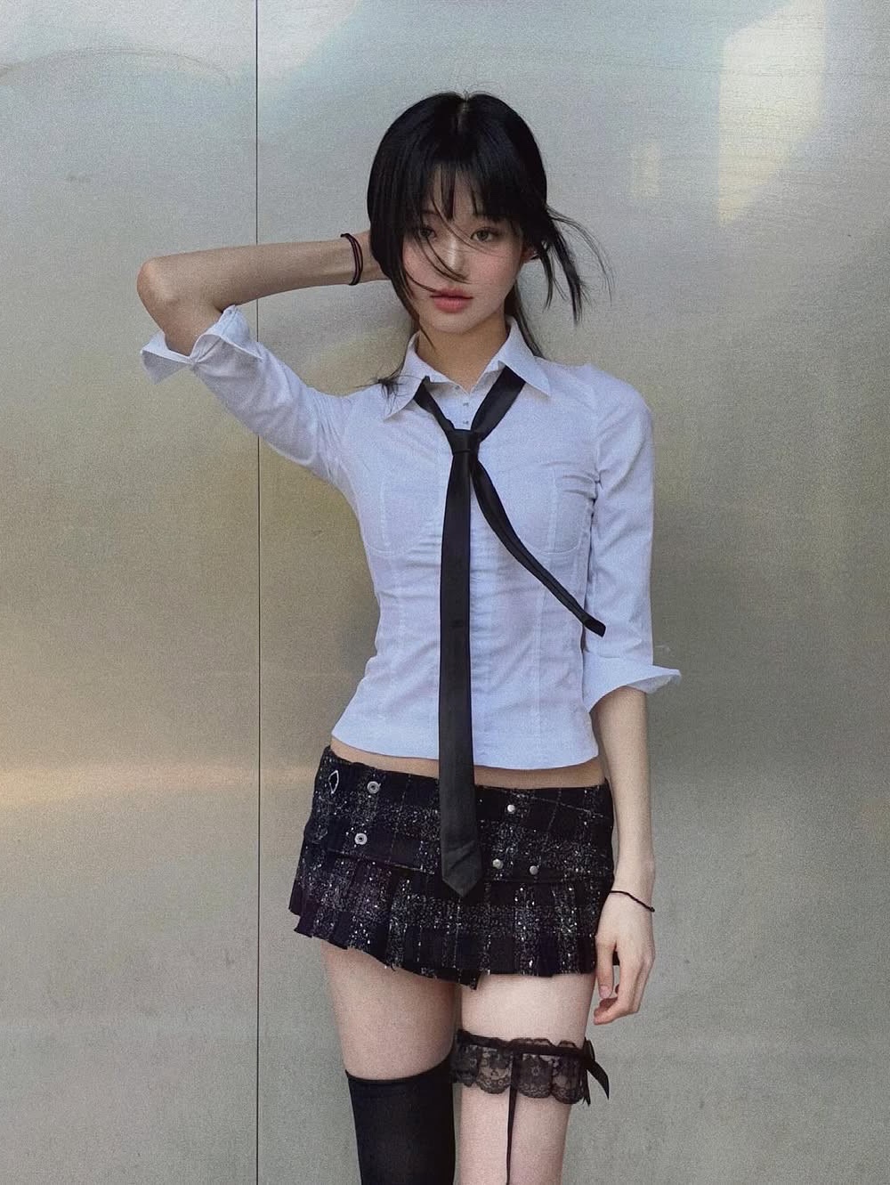 [KREAM 단독] Bonnae Micro mini pleats skirt Black, [KREAM 단독] Bonnae Micro mini pleats skirt Ivory 착용 스타일