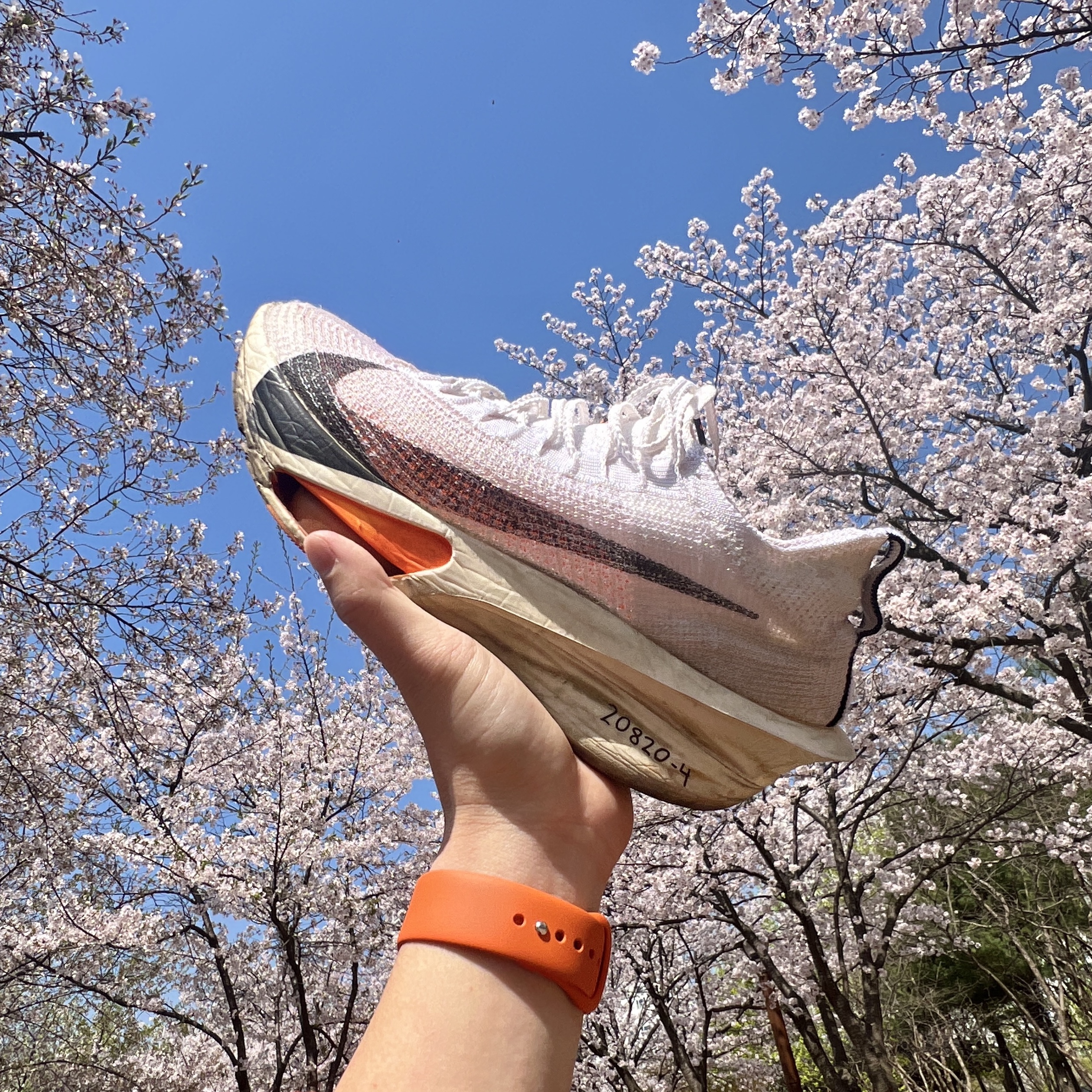 Nike Air Zoom Alphafly Next% 3 Proto White Total Orange 착용 스타일