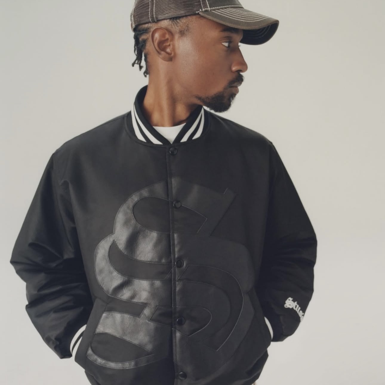 Stussy Stadium Jacket Gothic S Black 착용 스타일