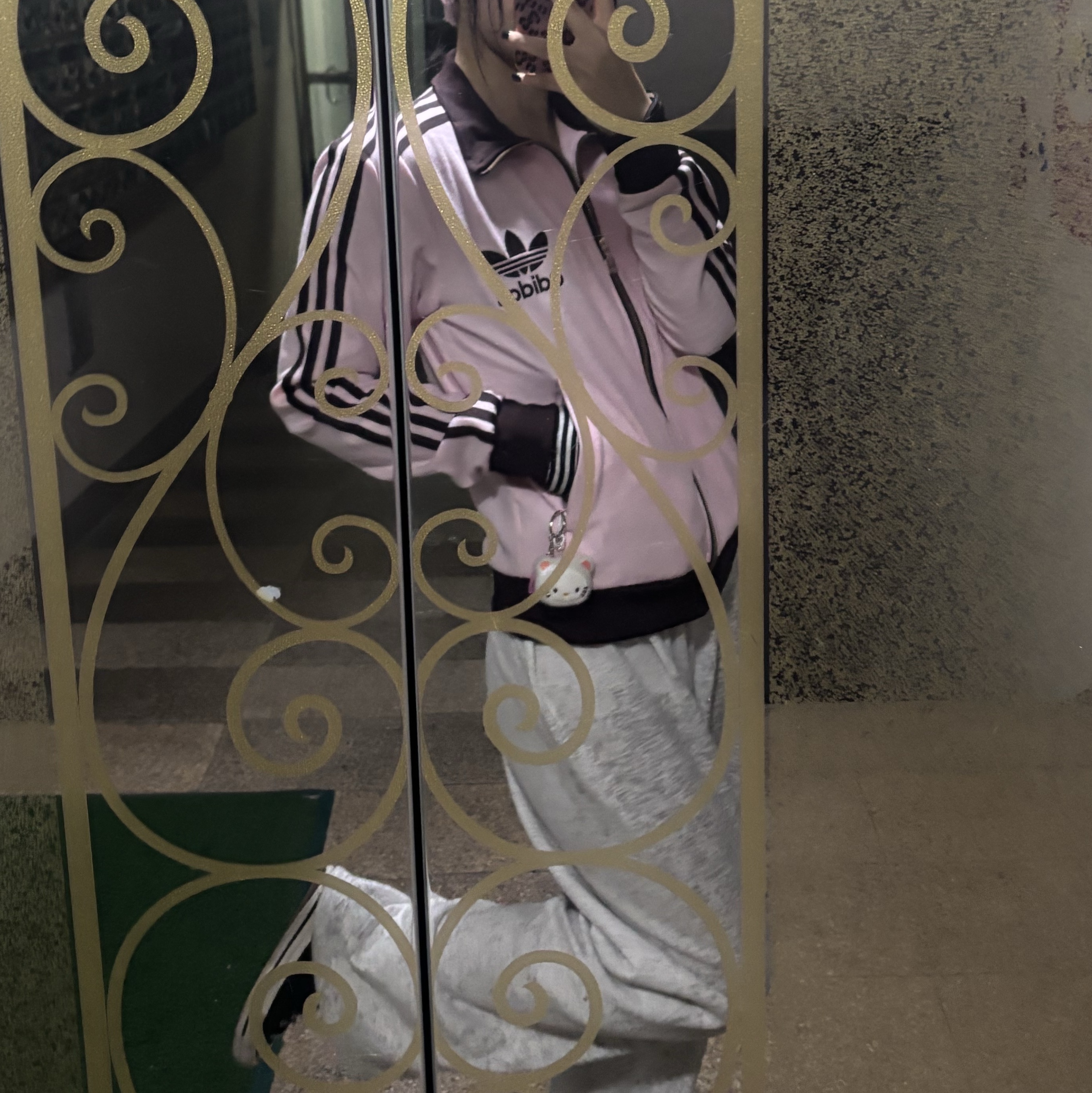 (W) Adidas Premium Originals Track Top Clear Pink Shadow Brown - KR Sizing 착용 스타일 - 1