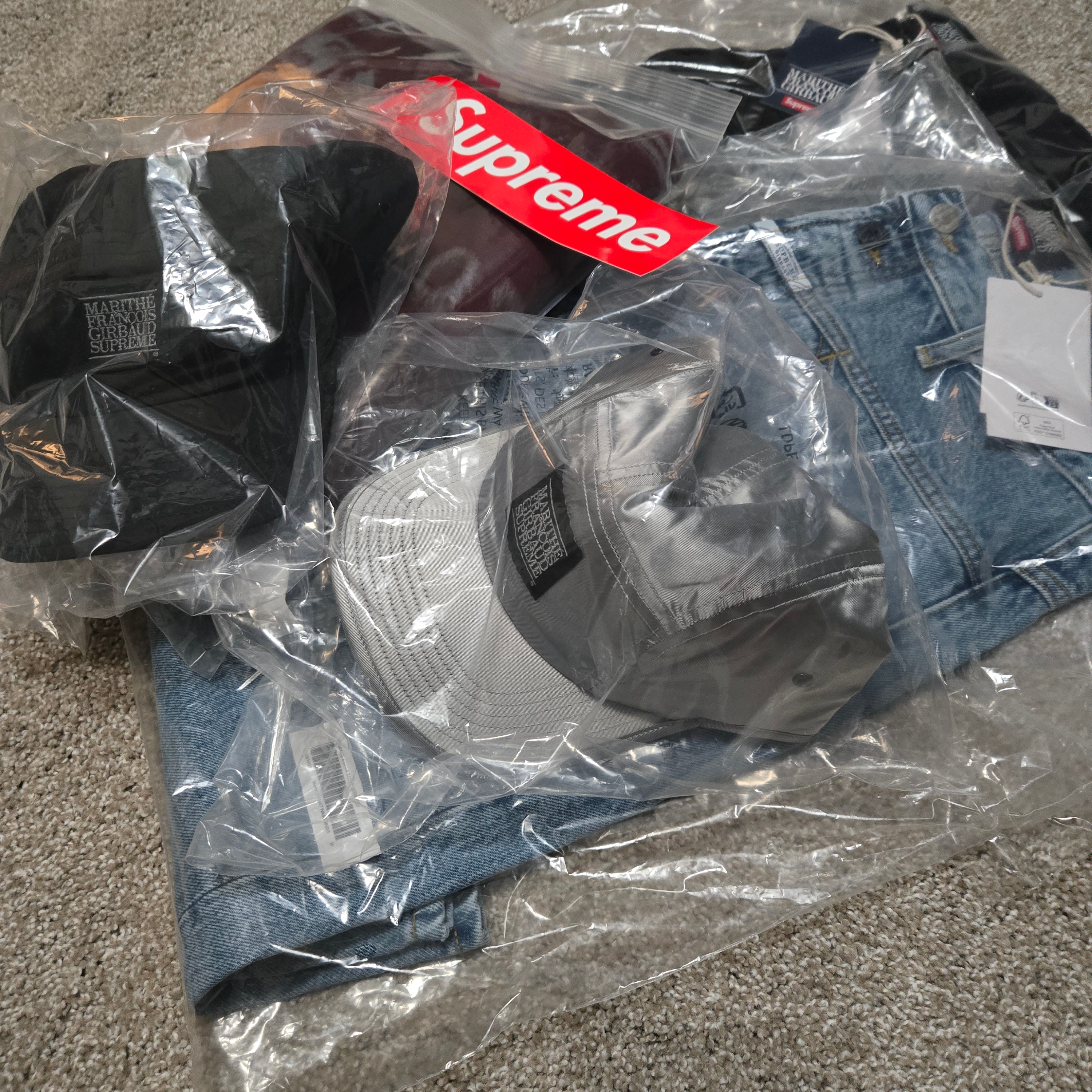 Supreme x Marithe Francois Girbaud X-Seam Baggy Denim Shorts Washed Indigo - 25SS, Supreme x Marithe Francois Girbaud X-Seam Baggy Denim Shorts Black - 25SS 착용 스타일
