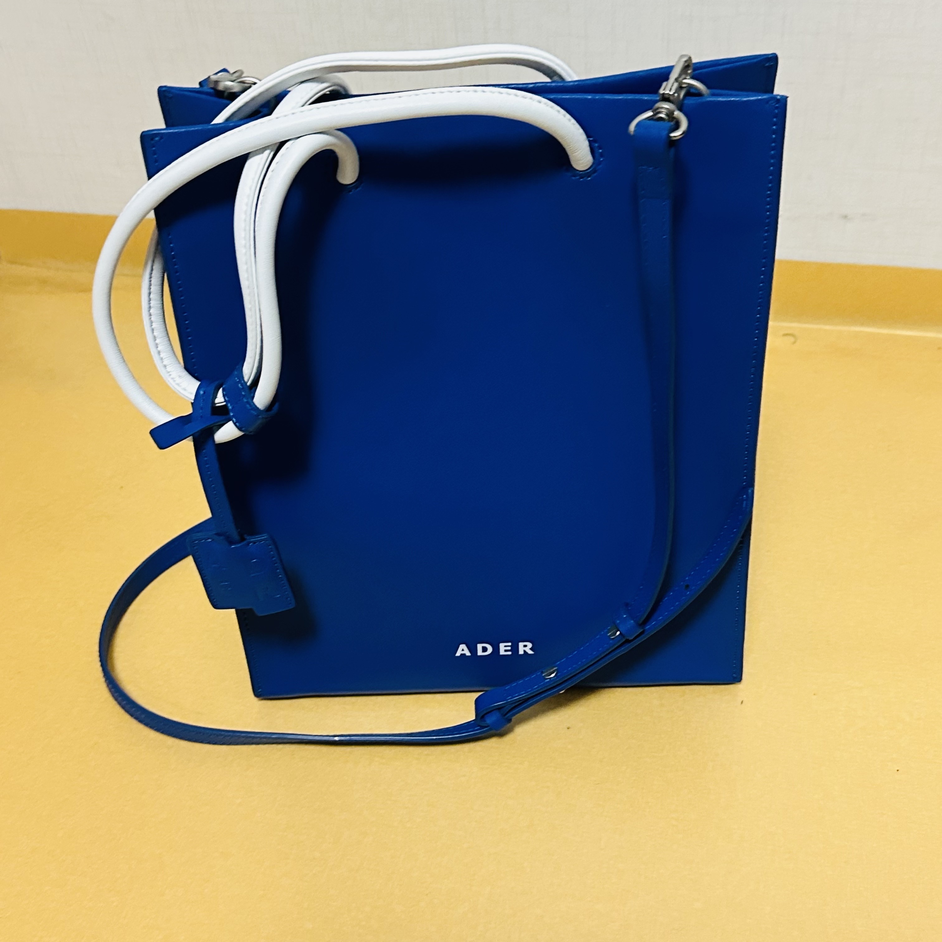 Ader Error Shopper Bag Blue 착용 스타일