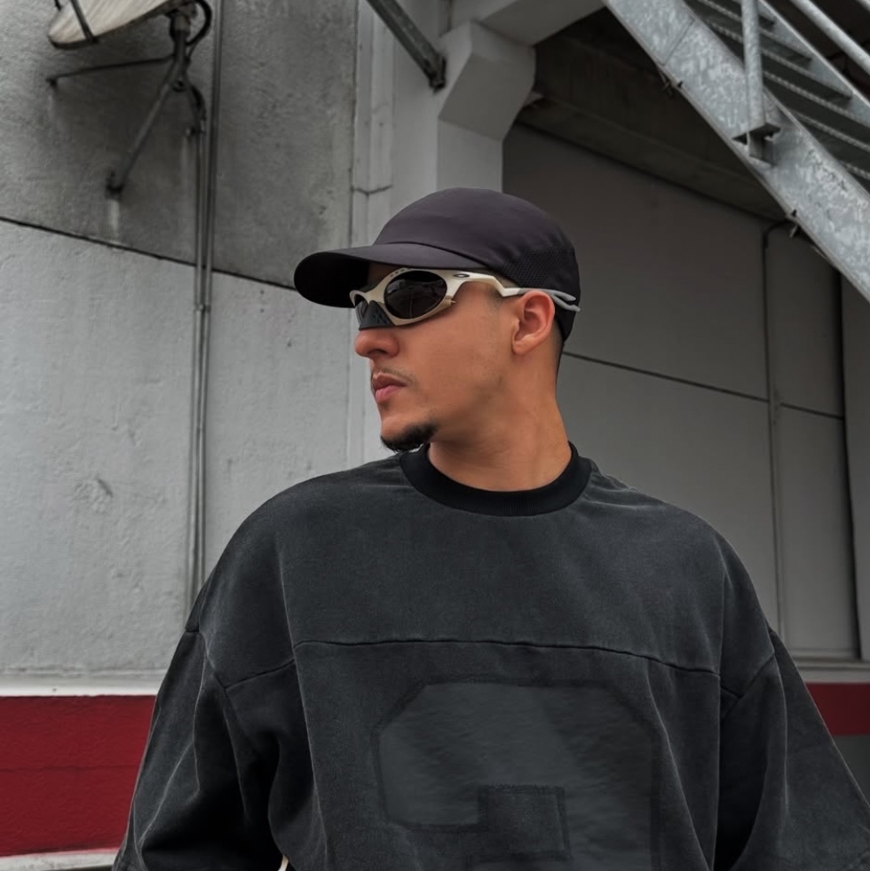 Oakley Plantaris Matte Sand Frame Prizm Brown Gradient Lenses Regular Universal Fit 착용 스타일