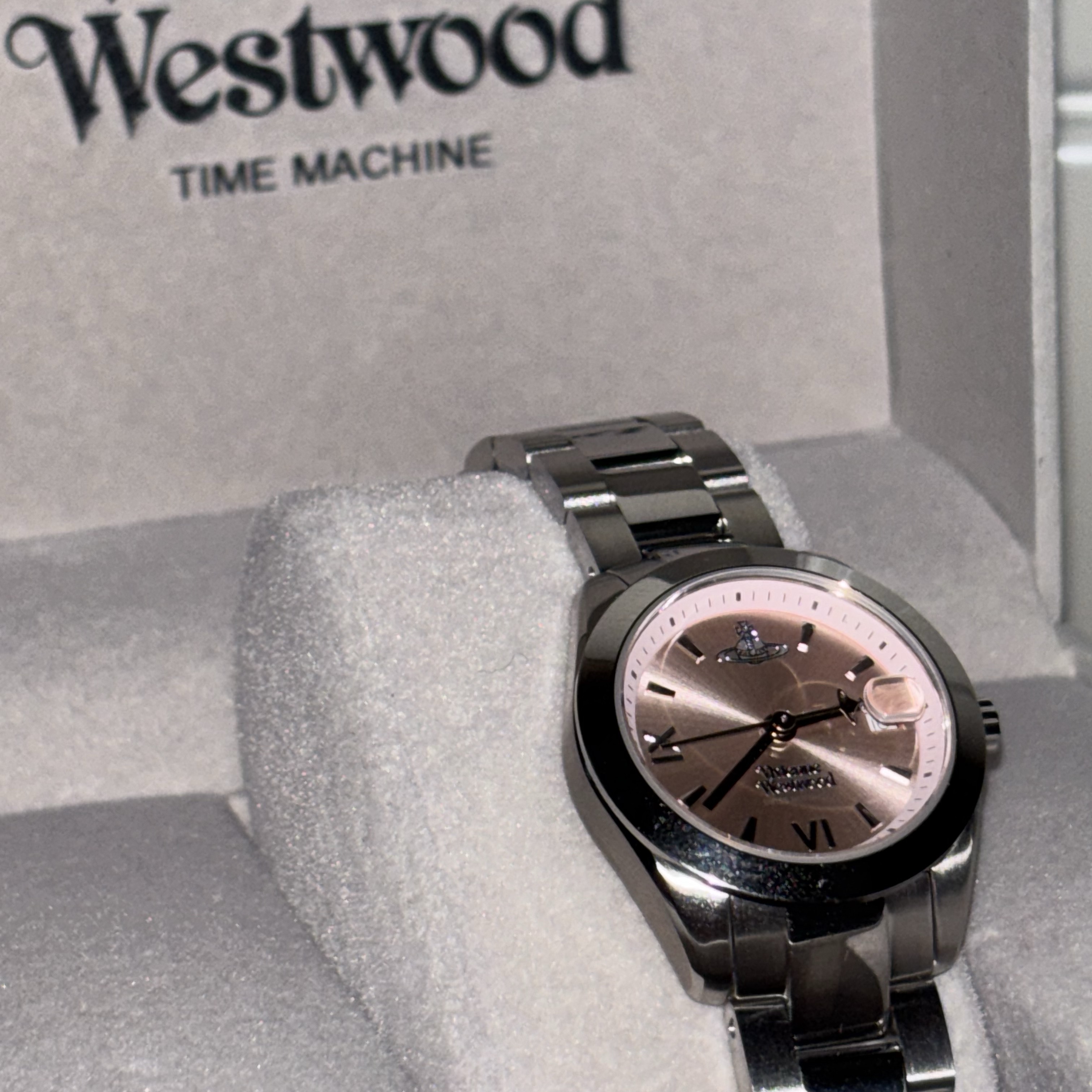 Vivienne Westwood Fenchurch Silver Pink 착용 스타일 - 2