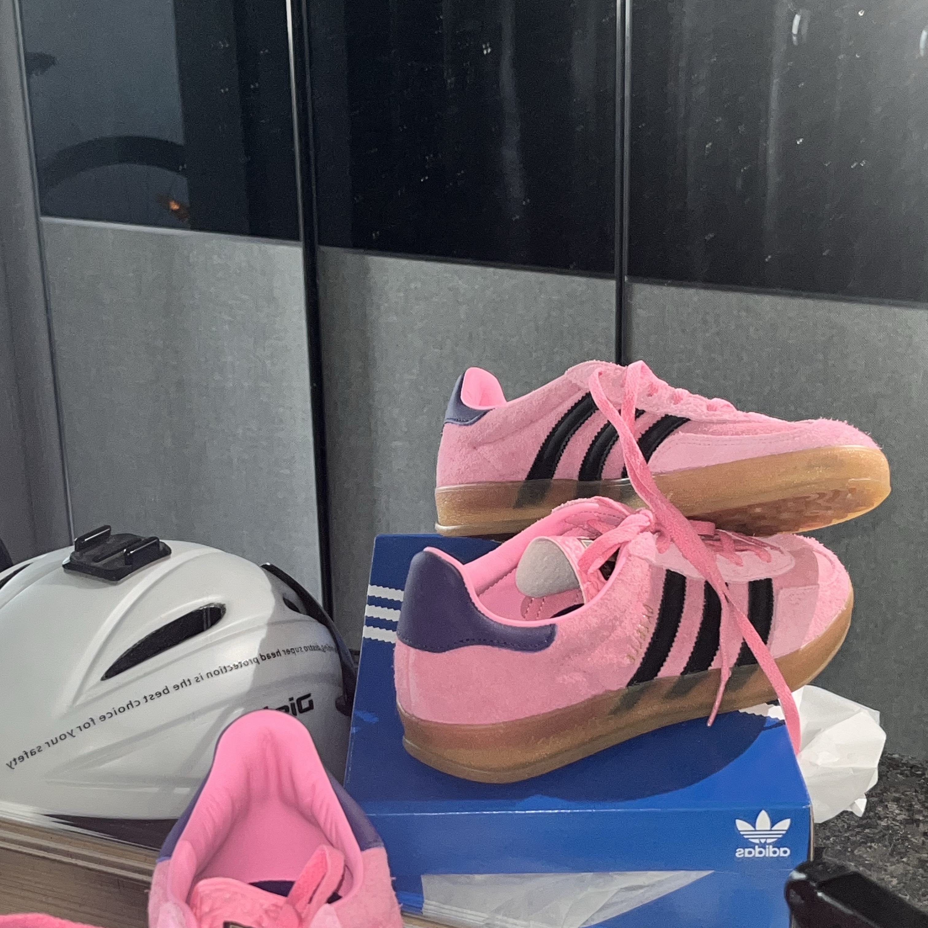 (W) Adidas Gazelle Indoor Bliss Pink 착용 스타일