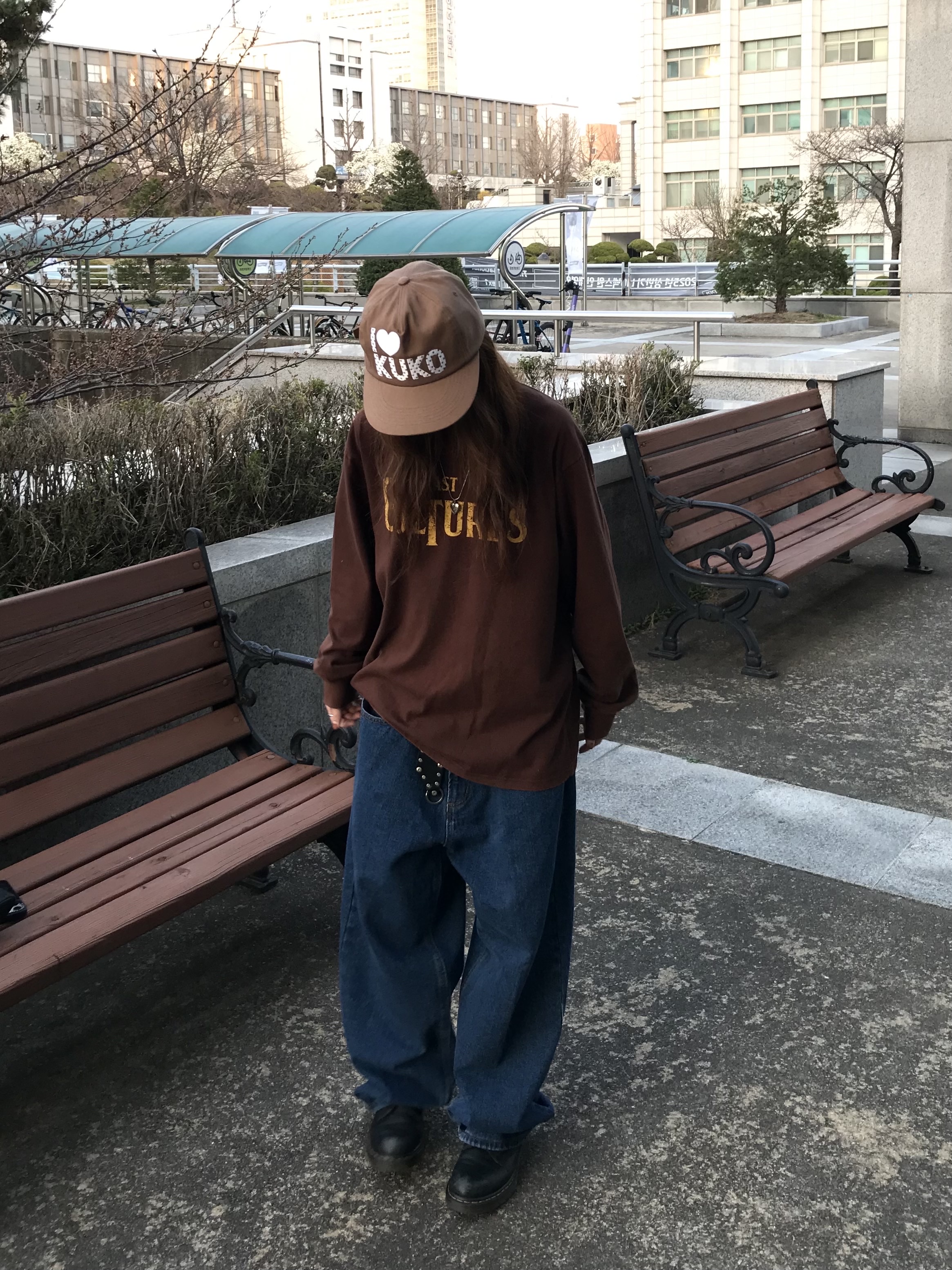 닥터마틴 1460 스무스 부츠 블랙, 아노트 투어 빈티지 롱슬리브 브라운 착용 스타일 - 6