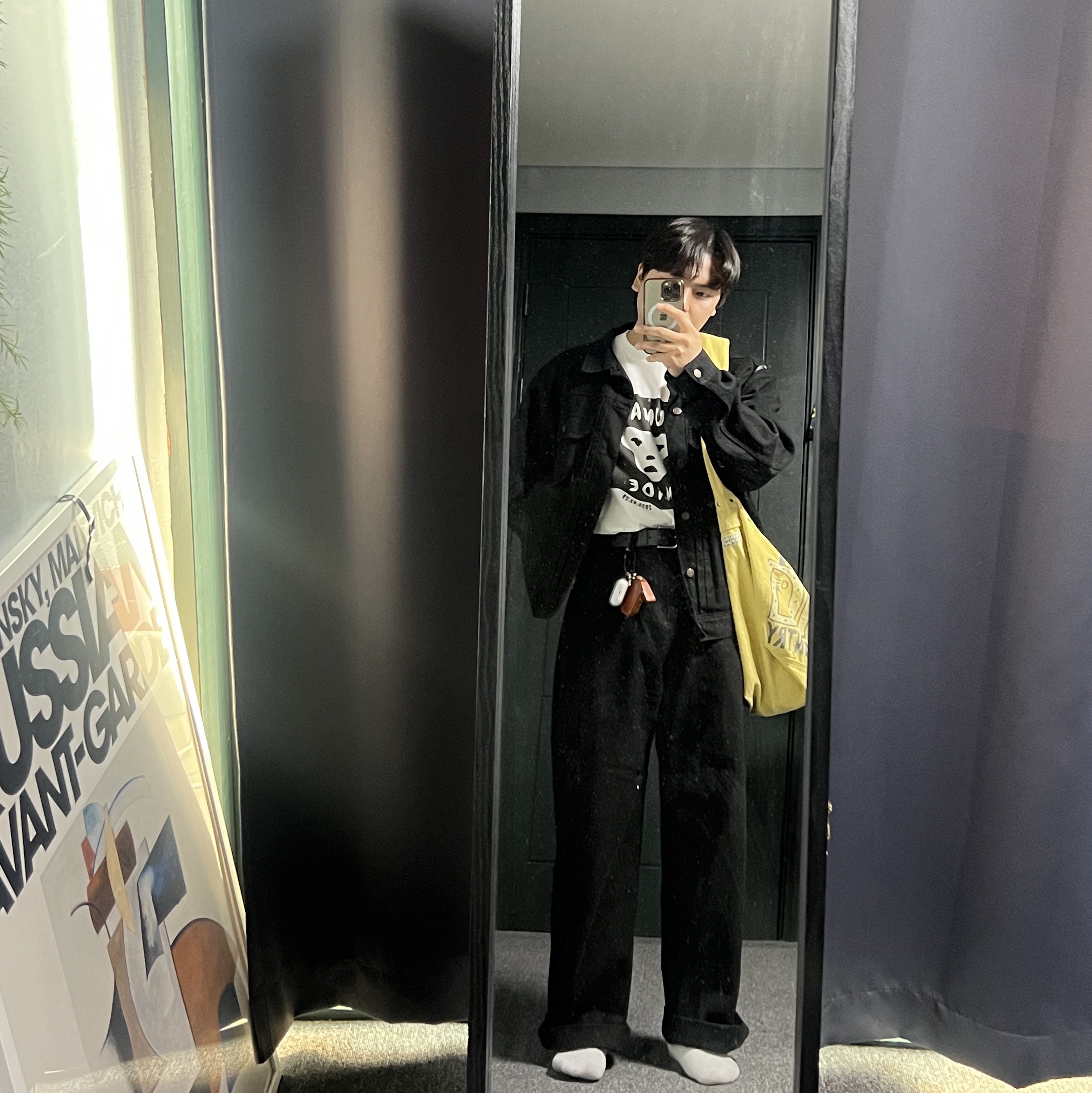 Kapital Canvas Newspaper Bag Guiding Light Light Yellow 착용 스타일