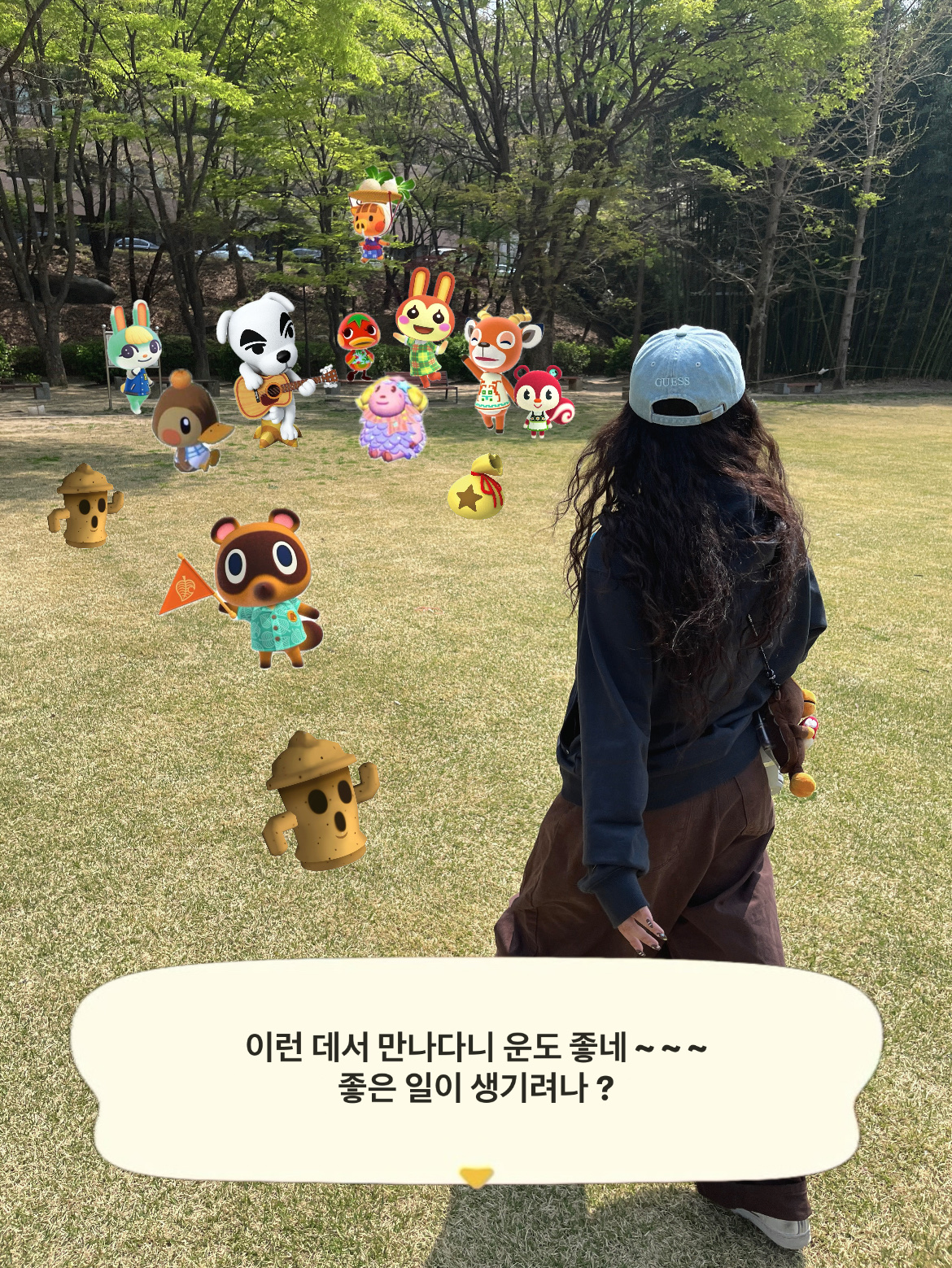 베이프 베이비 마일로 플러시 모바일 백 브라운 착용 스타일 - 1