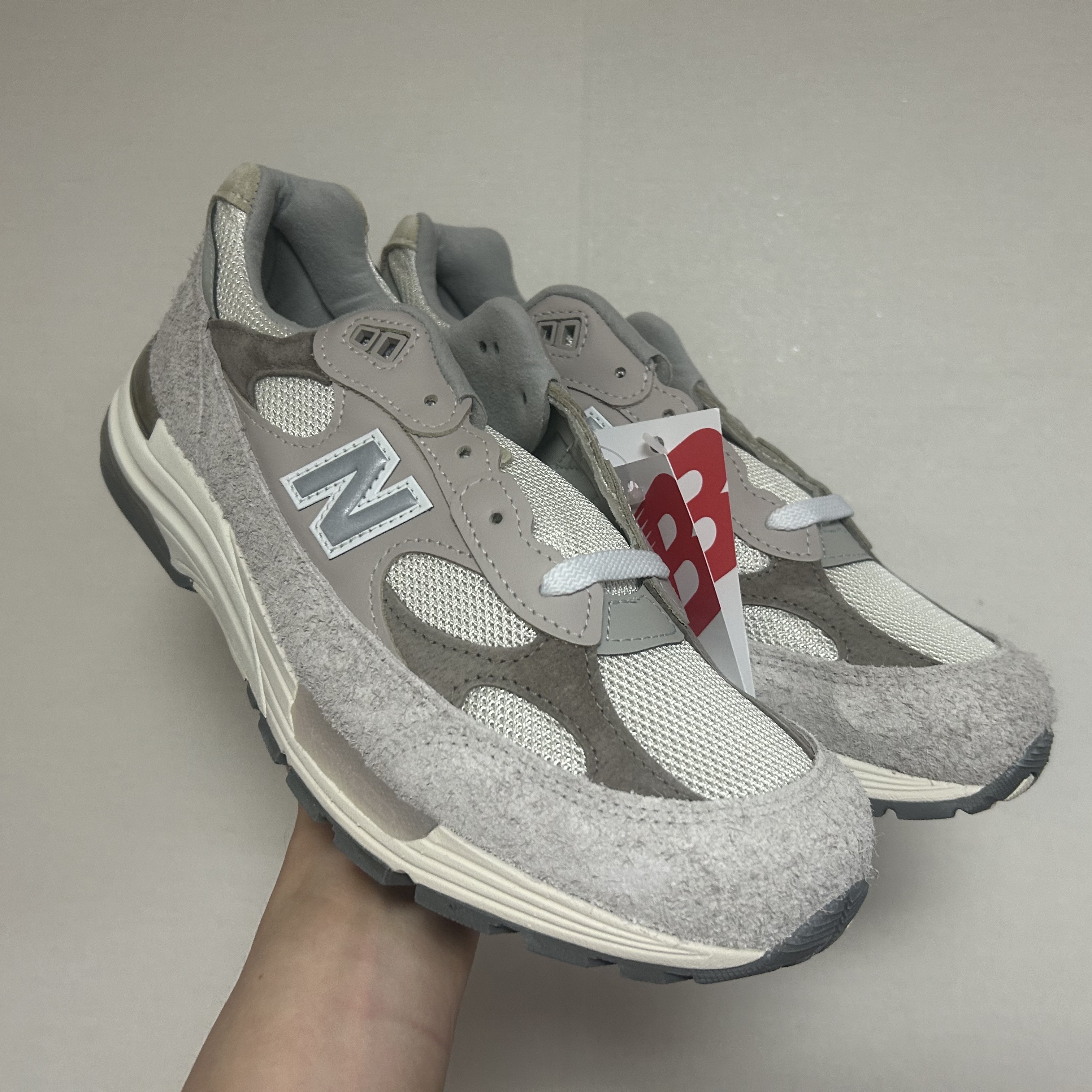 뉴발란스 992 메이드 인 USA 문락 머쉬룸 착용 스타일 - 3