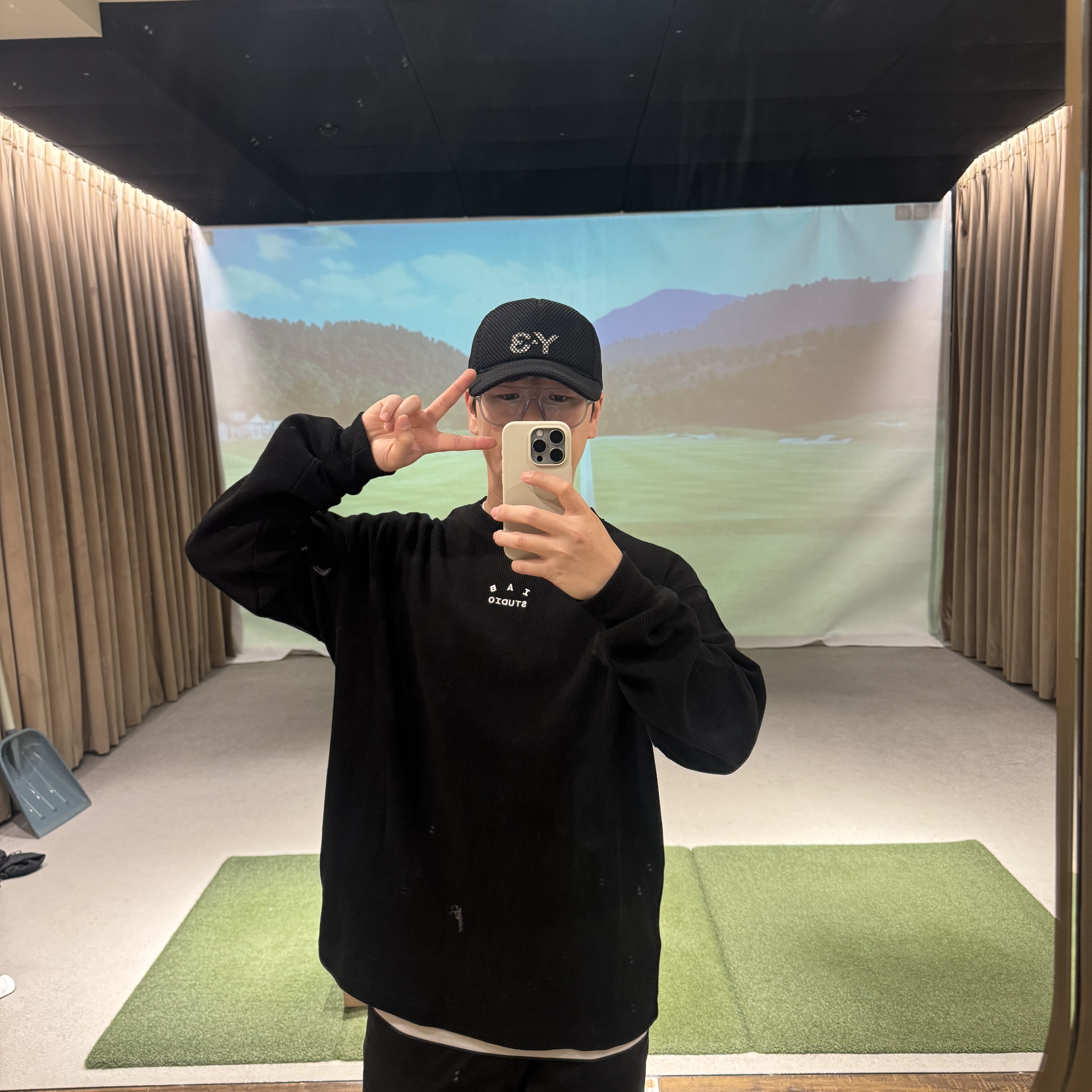 IAB Studio Waffle Long Sleeve Black White 착용 스타일