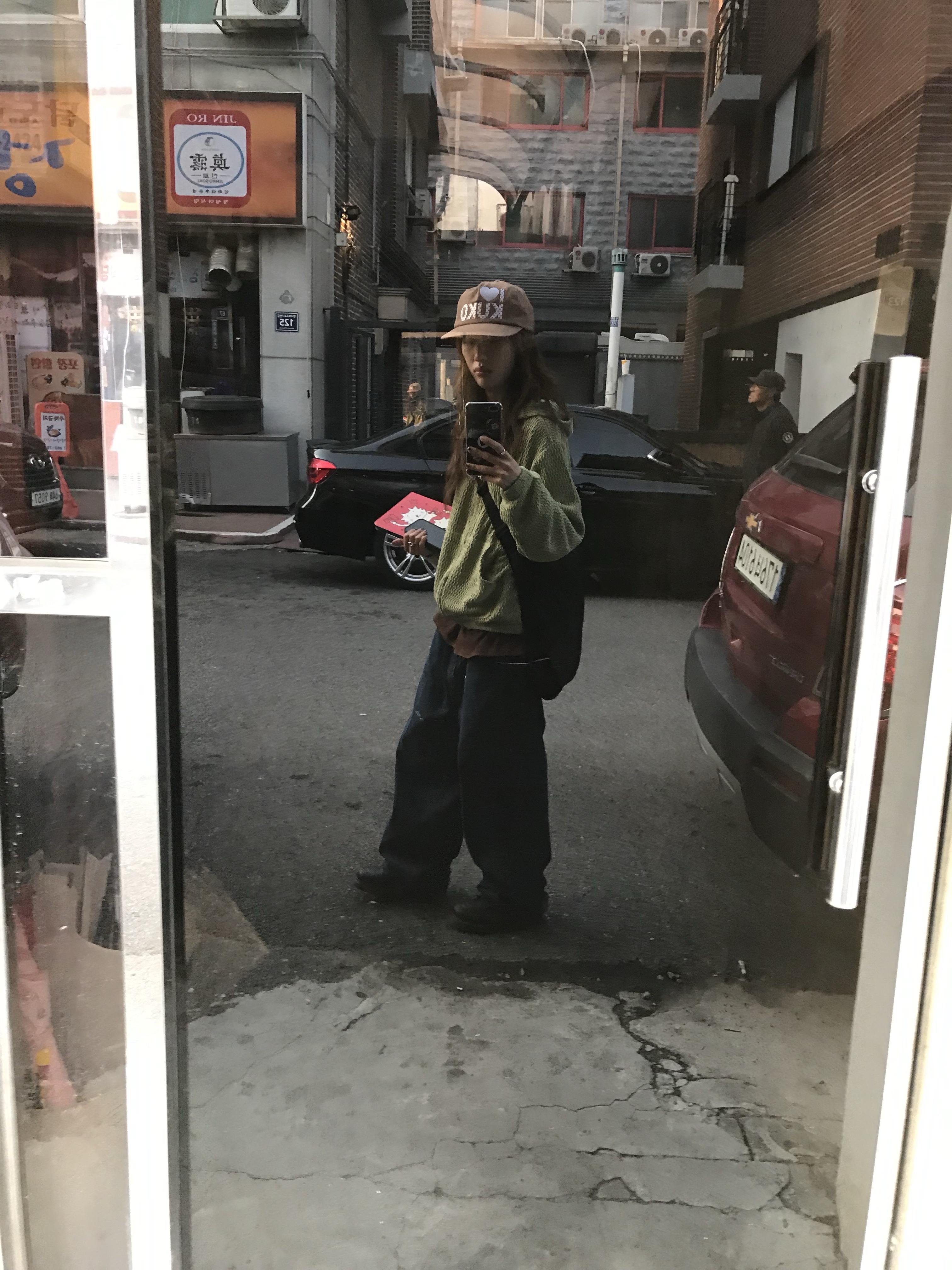 닥터마틴 1460 스무스 부츠 블랙, 아노트 투어 빈티지 롱슬리브 브라운 착용 스타일 - 5