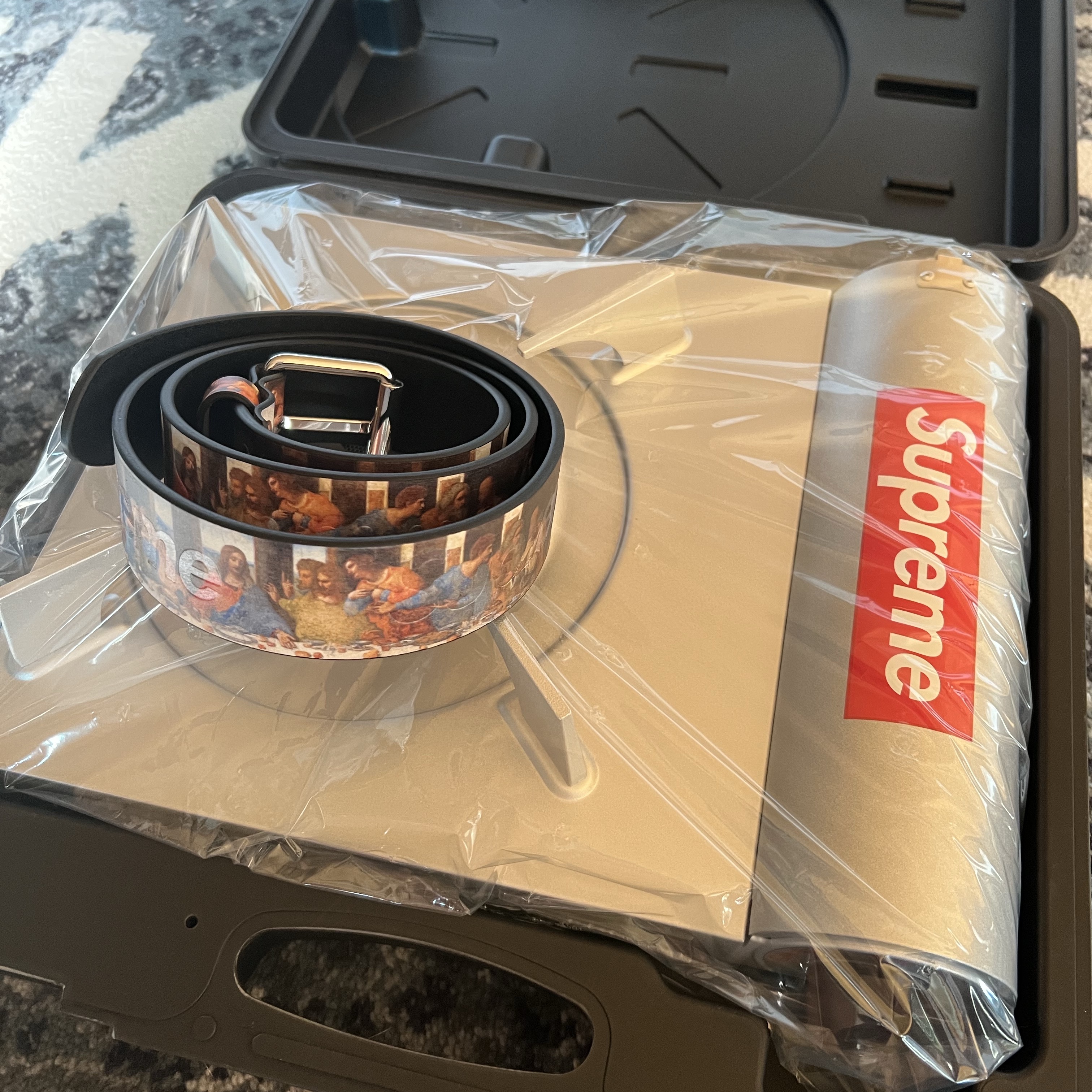 Supreme Last Supper Leather Belt Multicolor - 25SS 착용 스타일