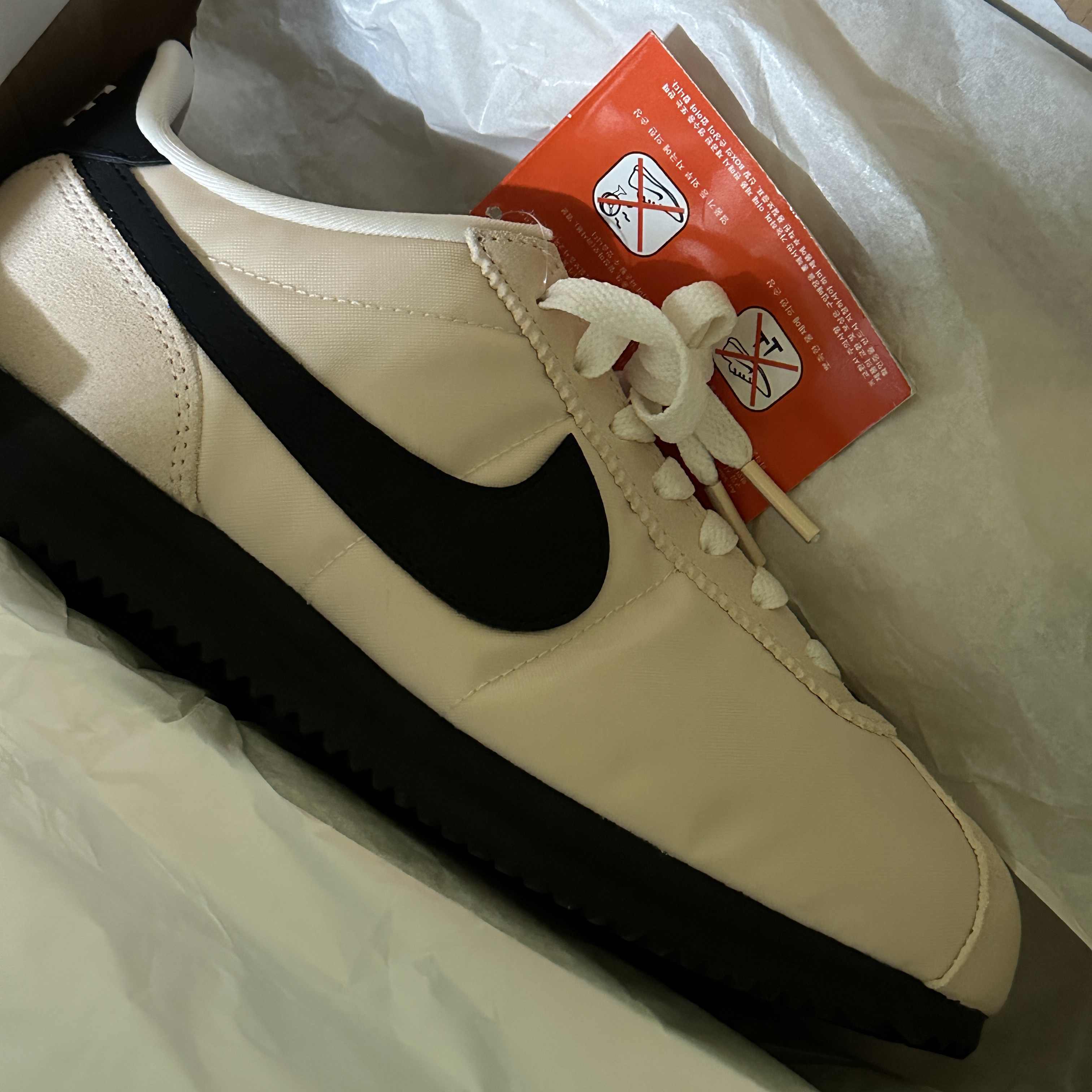 (W) Nike Cortez Textile Guava Ice Sail 착용 스타일