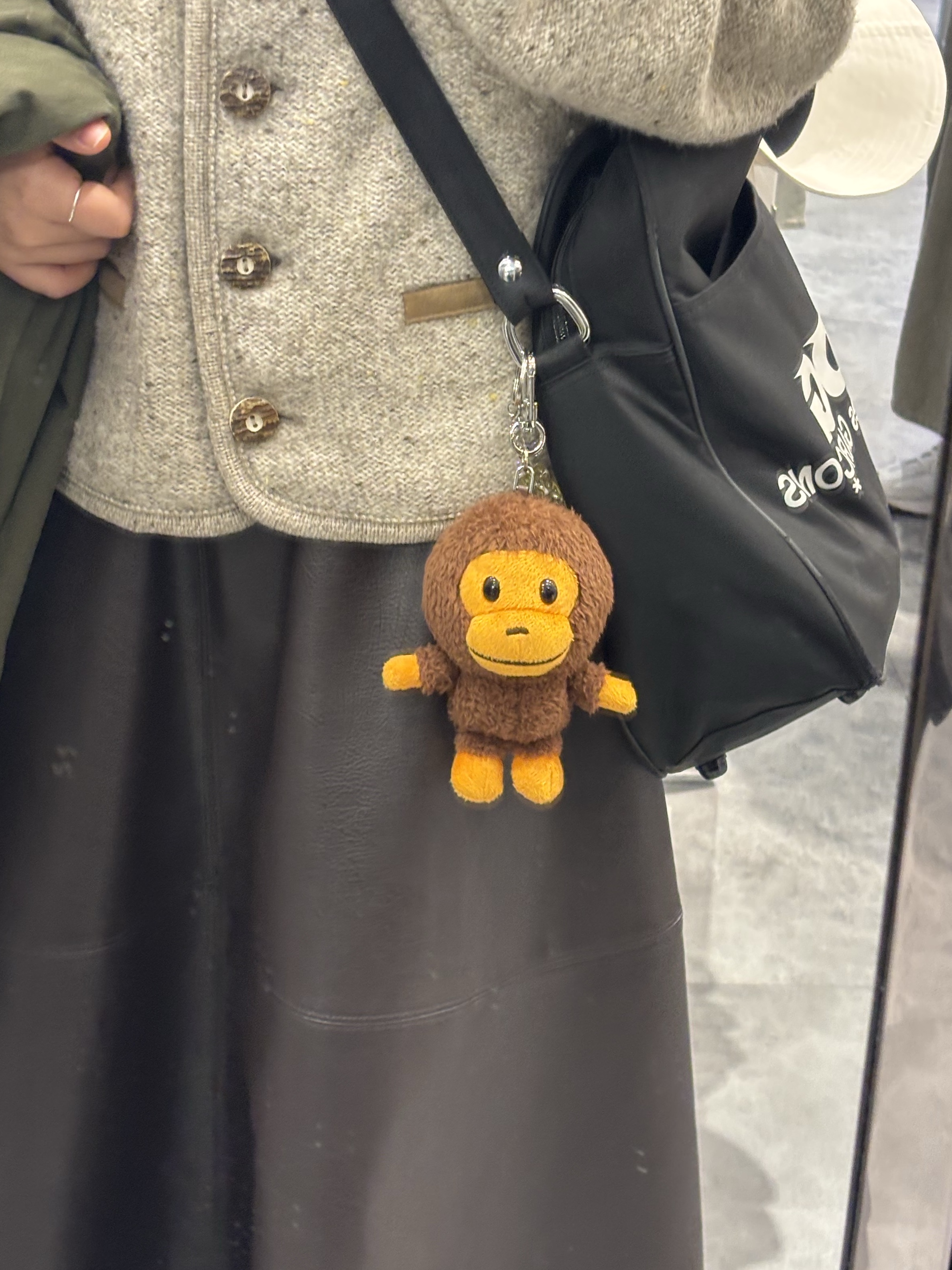 CDG Shoulder Bag Black, BAPE Baby Milo Plush Doll Key Chain 12cm Brown 착용 스타일 - 2